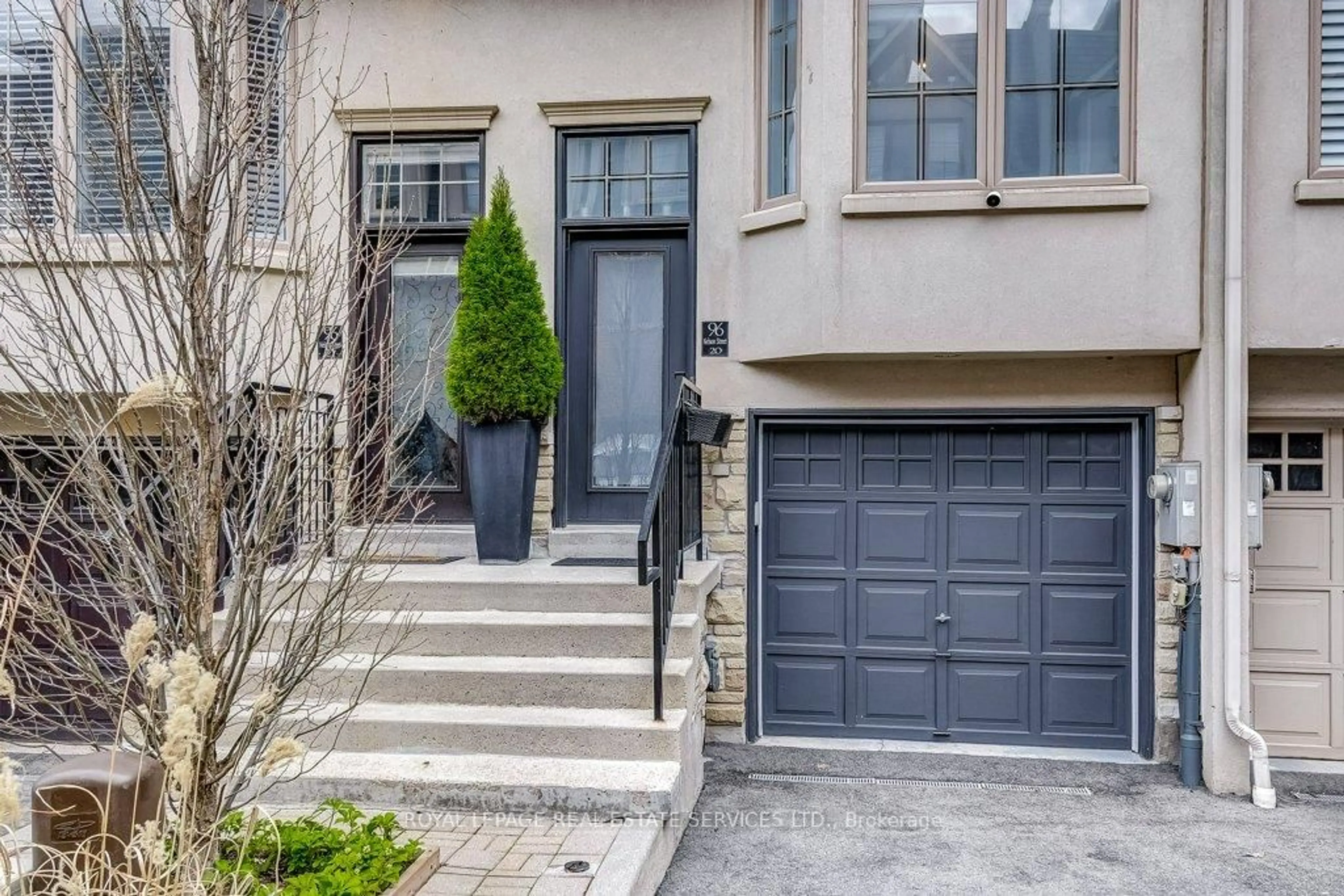 Unknown for 96 Nelson St #20, Oakville Ontario L6L 3H8