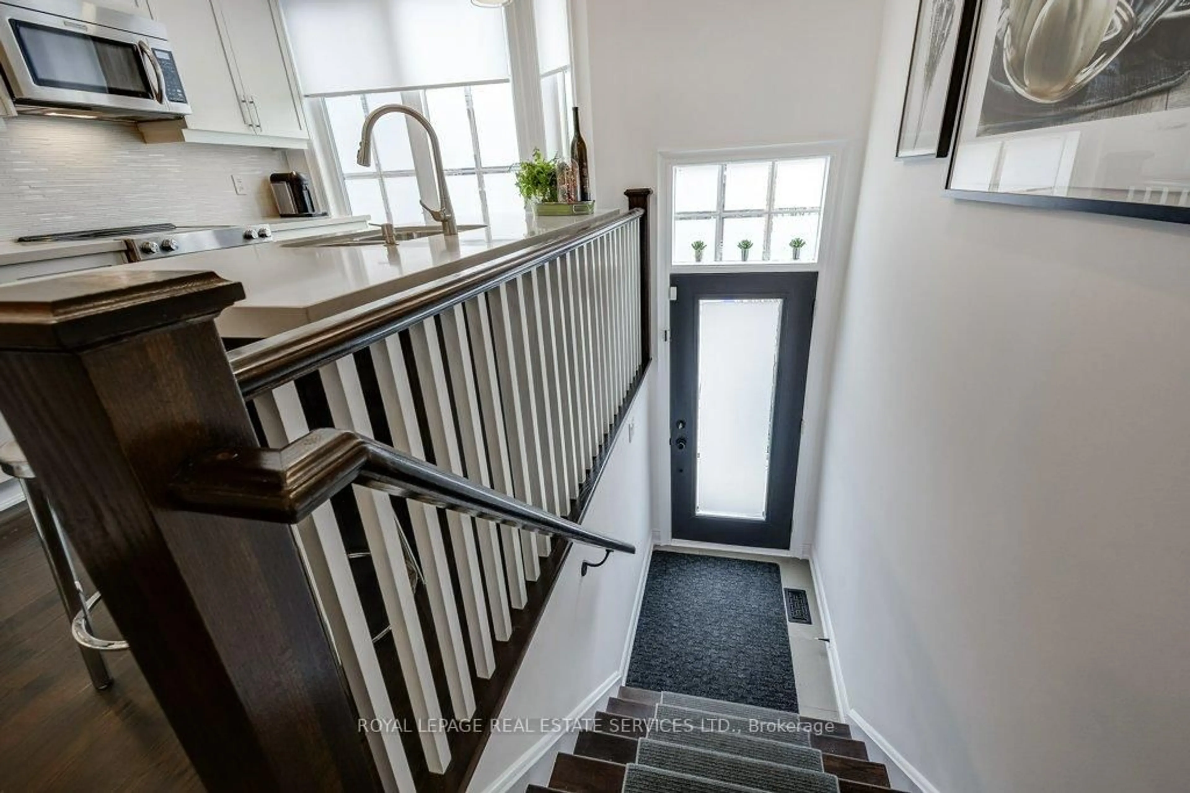 Stairs for 96 Nelson St #20, Oakville Ontario L6L 3H8