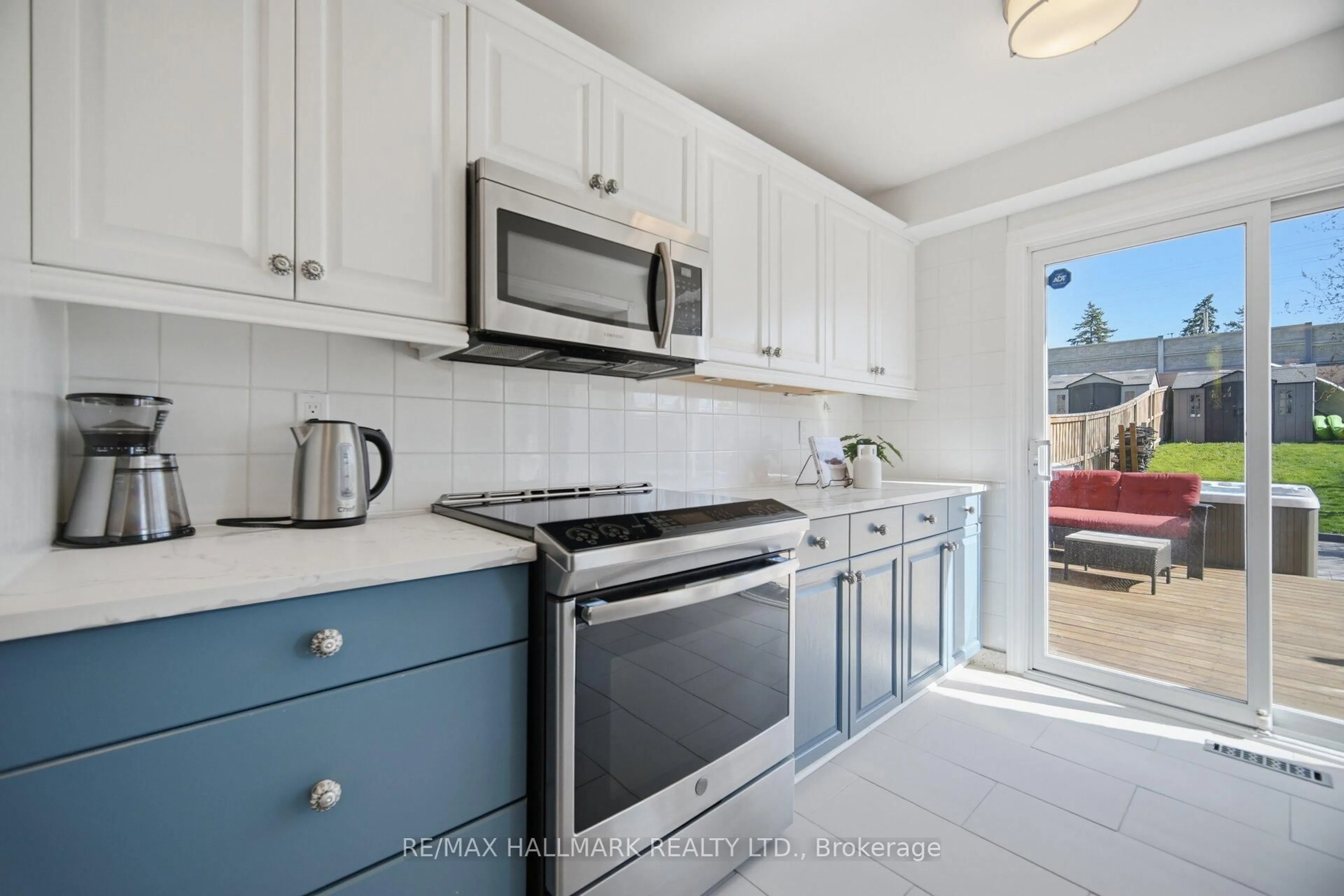 Standard kitchen, ceramic/tile floor for 10 Northgate Blvd, Brampton Ontario L6S 4A6