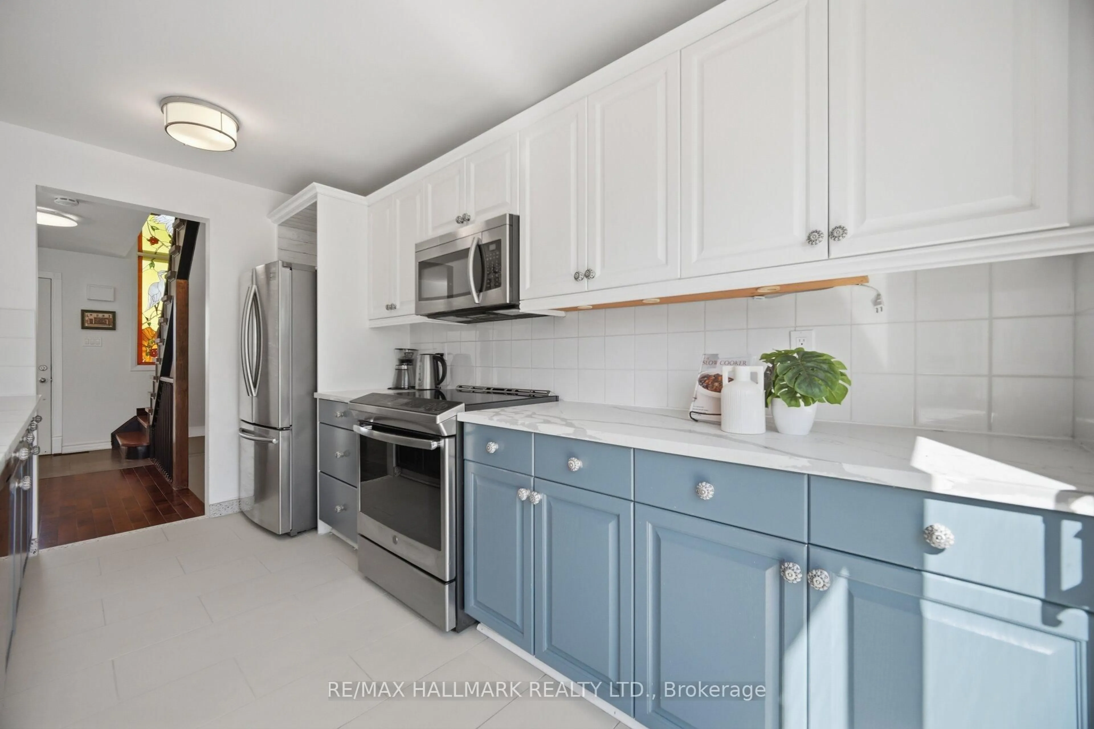 Standard kitchen, ceramic/tile floor for 10 Northgate Blvd, Brampton Ontario L6S 4A6