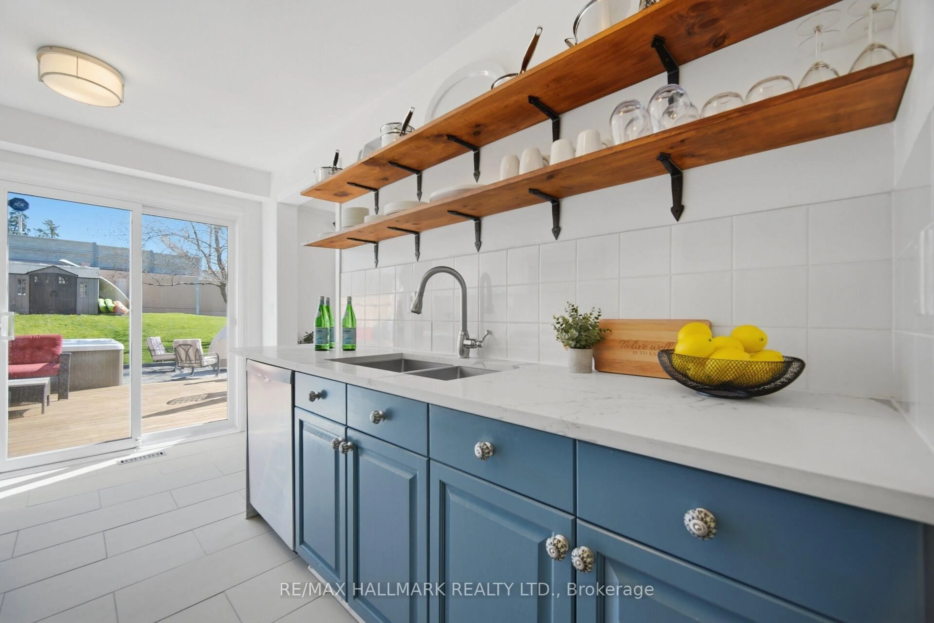 Contemporary kitchen, ceramic/tile floor for 10 Northgate Blvd, Brampton Ontario L6S 4A6