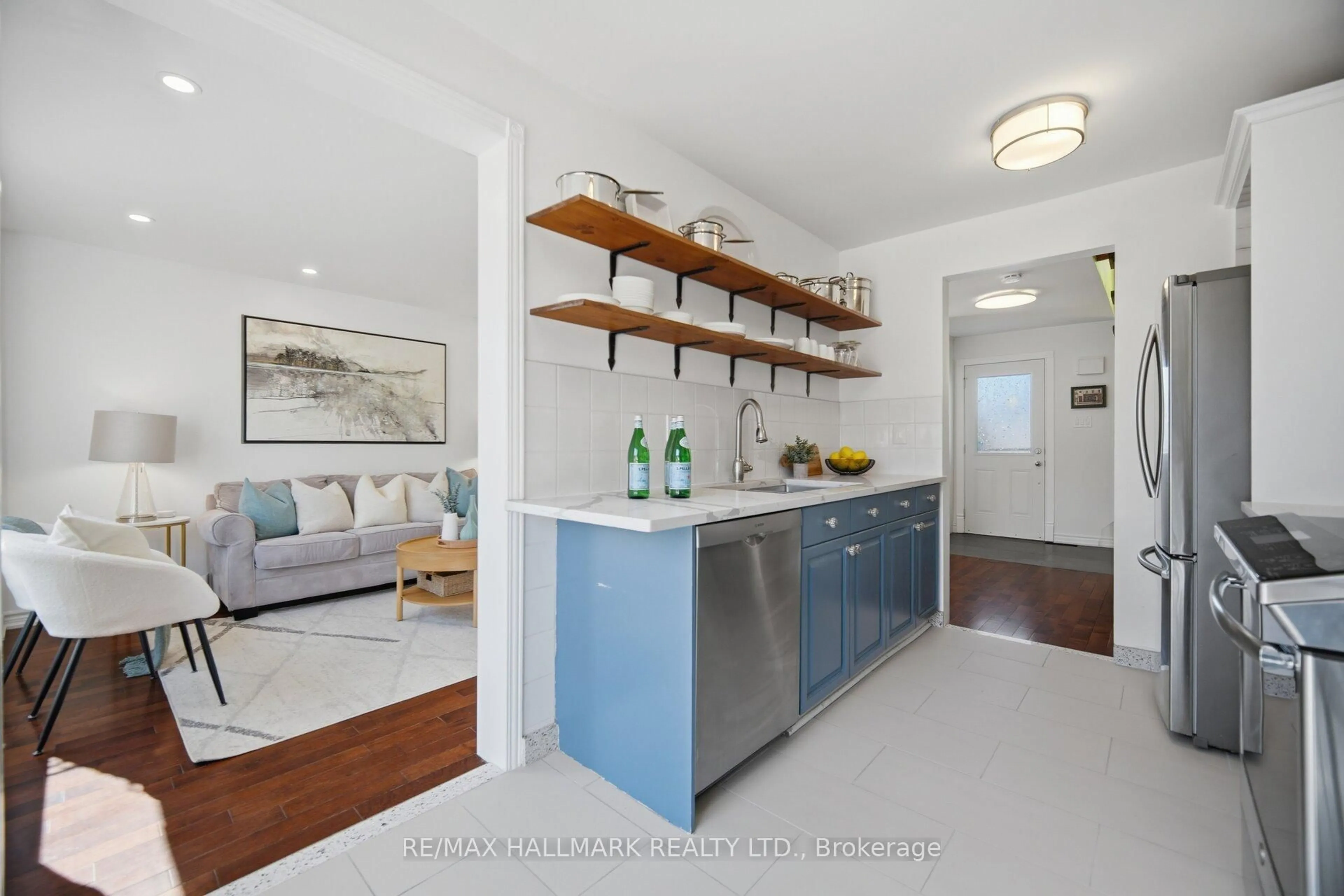 Open concept kitchen, unknown for 10 Northgate Blvd, Brampton Ontario L6S 4A6