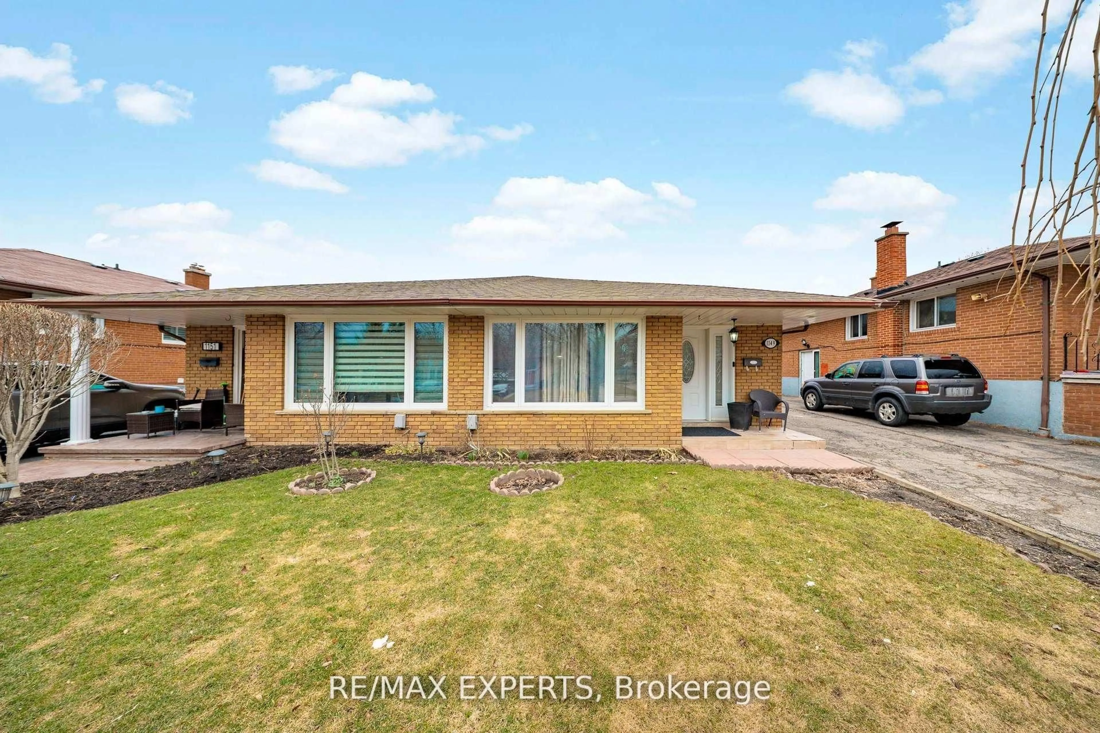 Home with brick exterior material, street for 1149 Shadeland Dr, Mississauga Ontario L5C 1P2