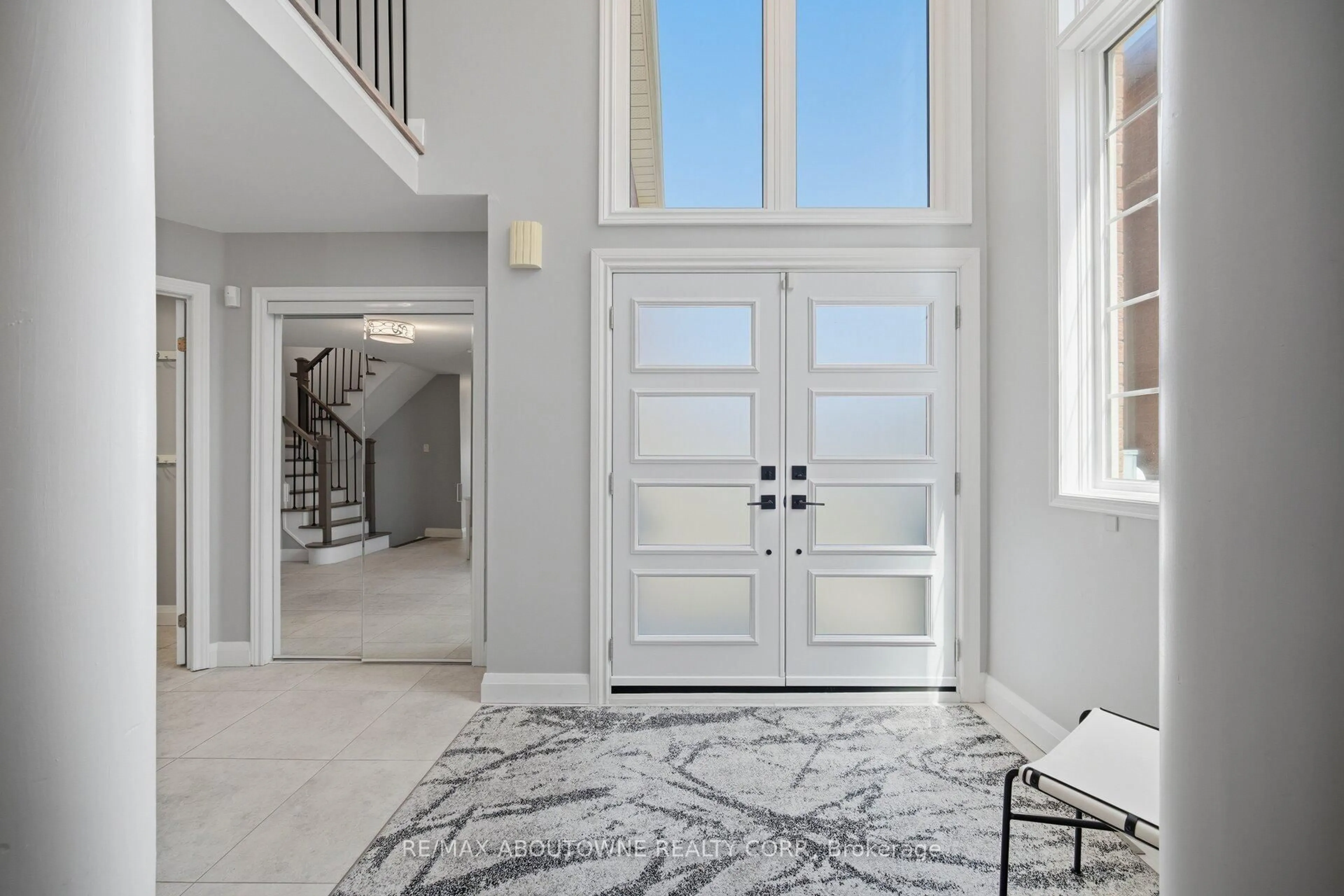 Indoor entryway for 44 Banington Cres, Brampton Ontario L7A 1G4