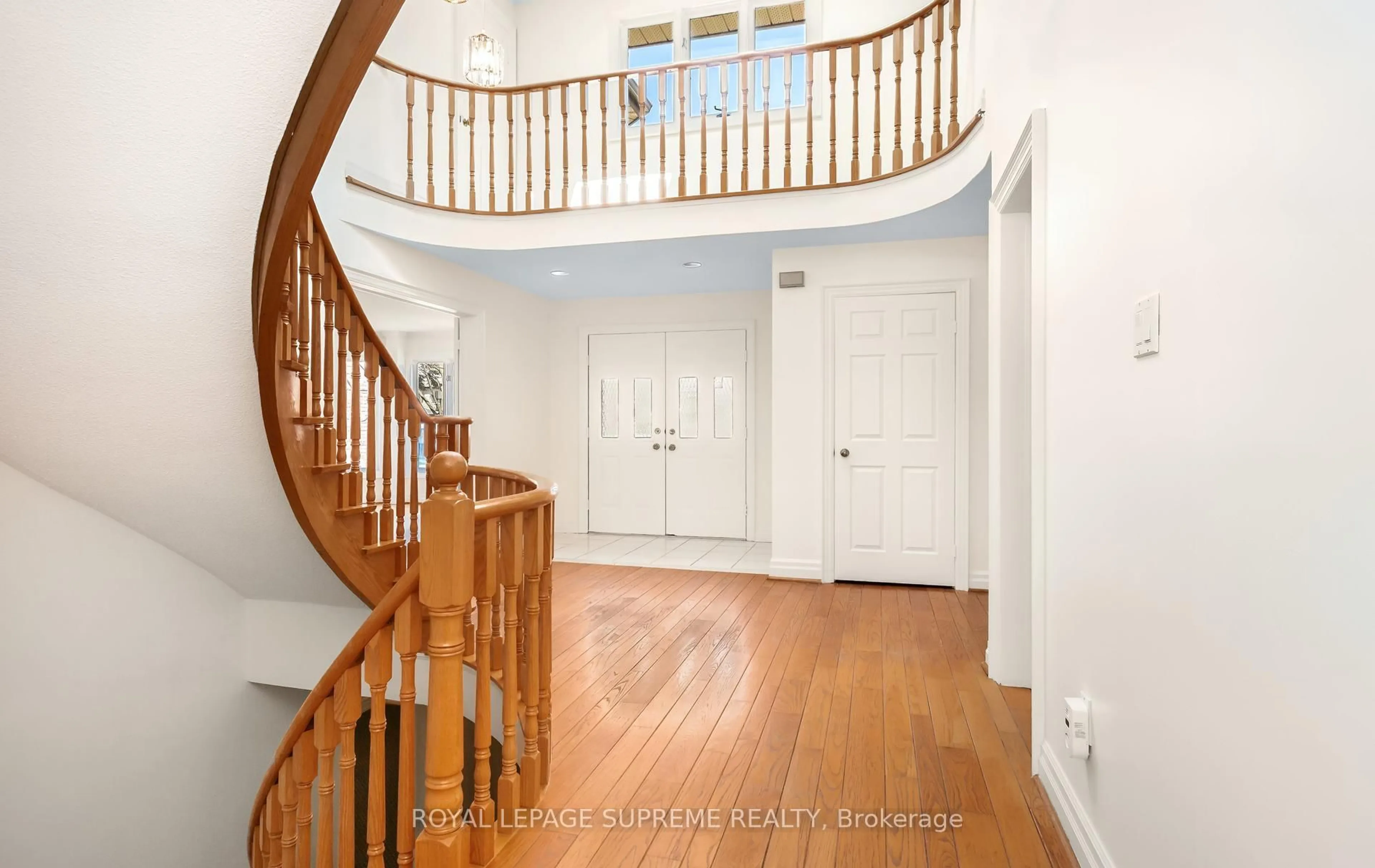 Indoor entryway for 31 Donalbert Rd, Toronto Ontario M9B 2E9