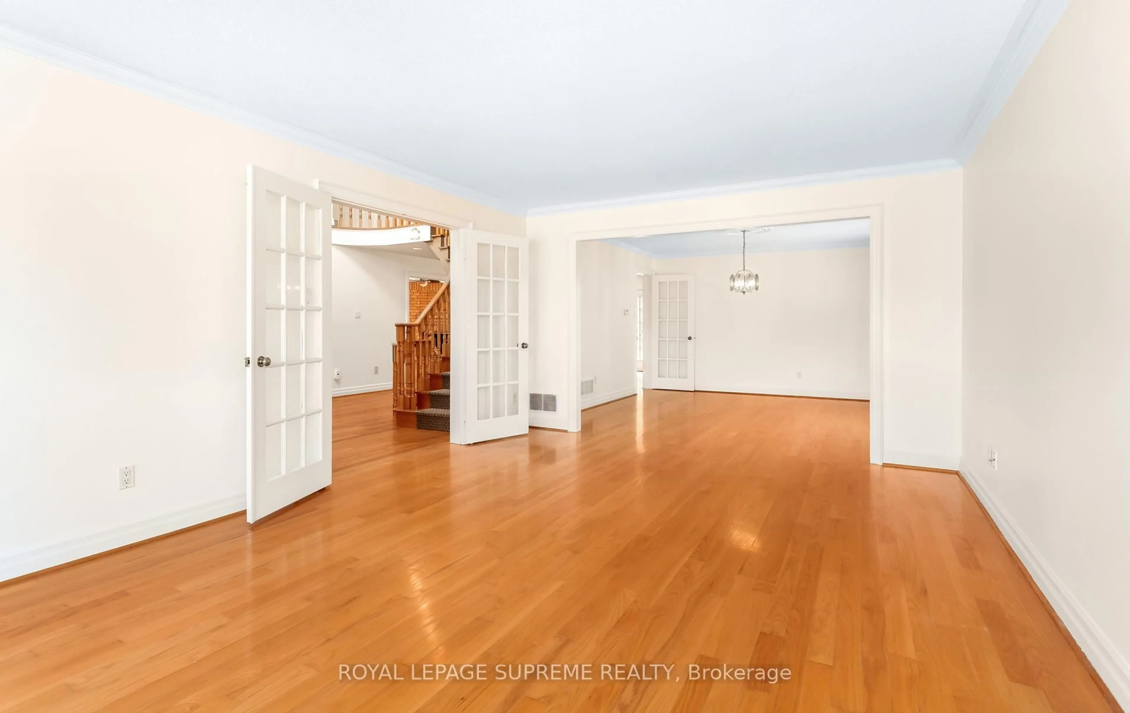 Unknown for 31 Donalbert Rd, Toronto Ontario M9B 2E9