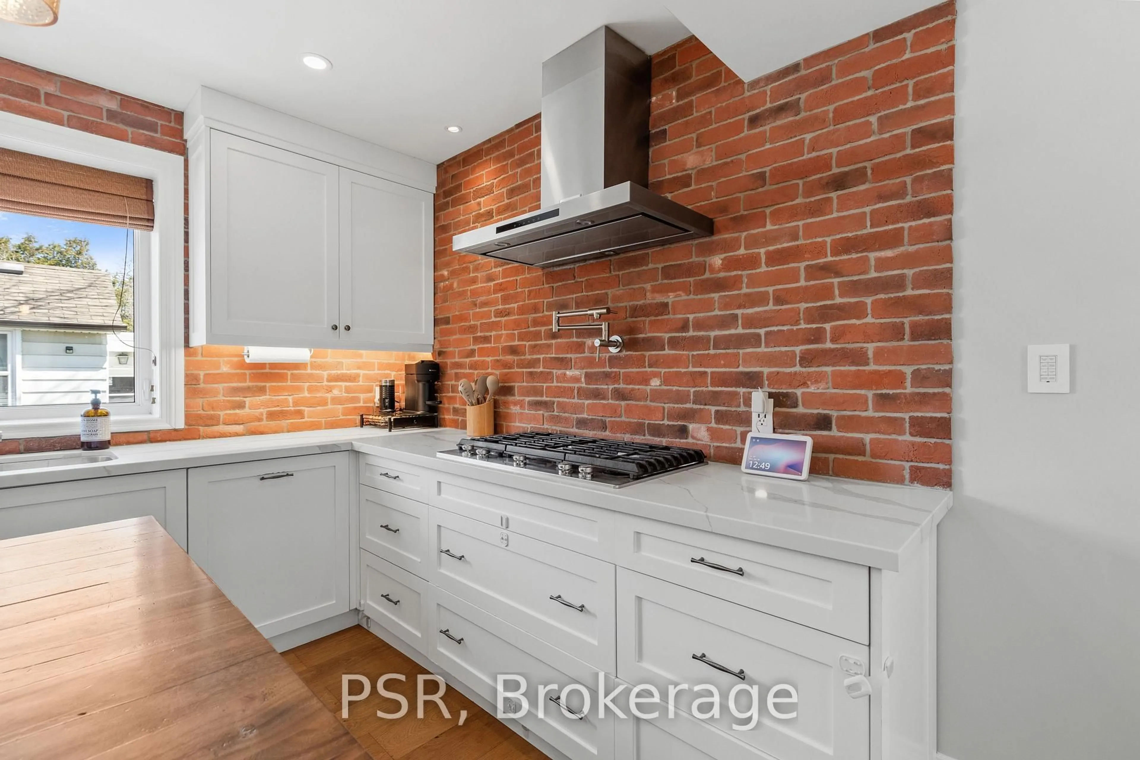 Contemporary kitchen, unknown for 176 Troy St, Mississauga Ontario L5G 1S7