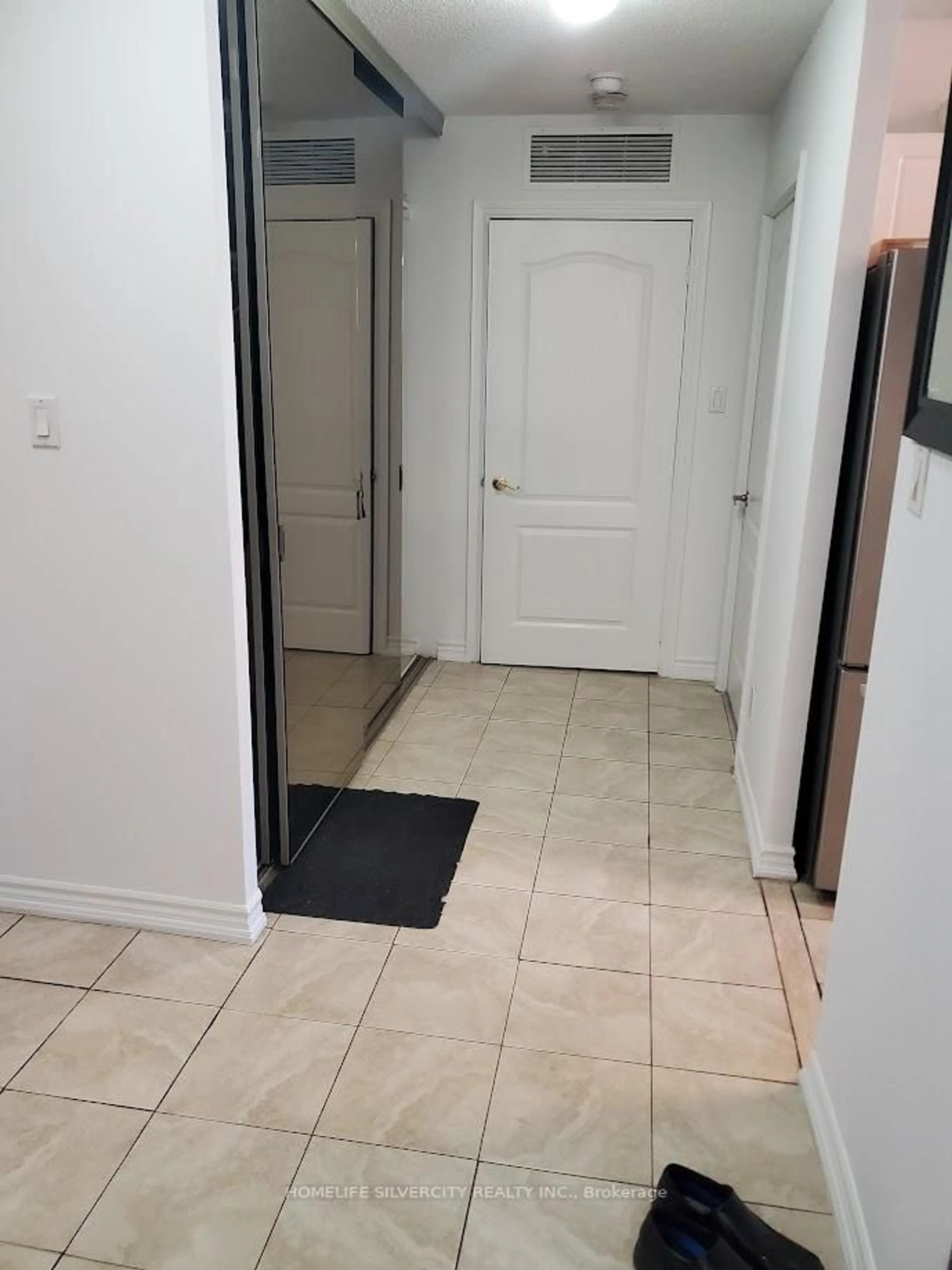 Unknown for 7 Dayspring Circ #303, Brampton Ontario L6P 1B7