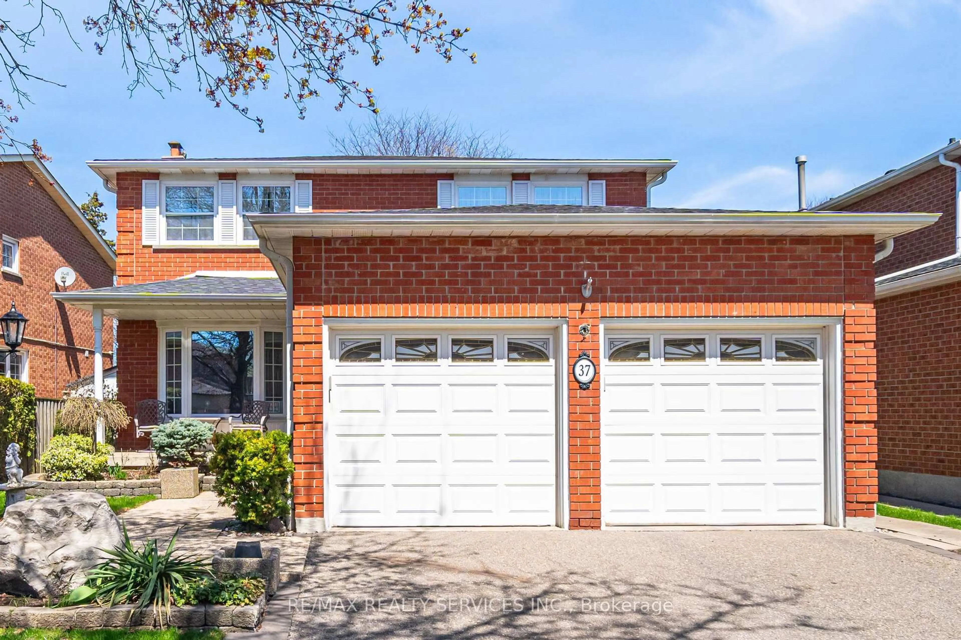 Home with brick exterior material, street for 37 Stillwater Cres, Brampton Ontario L6X 3L3