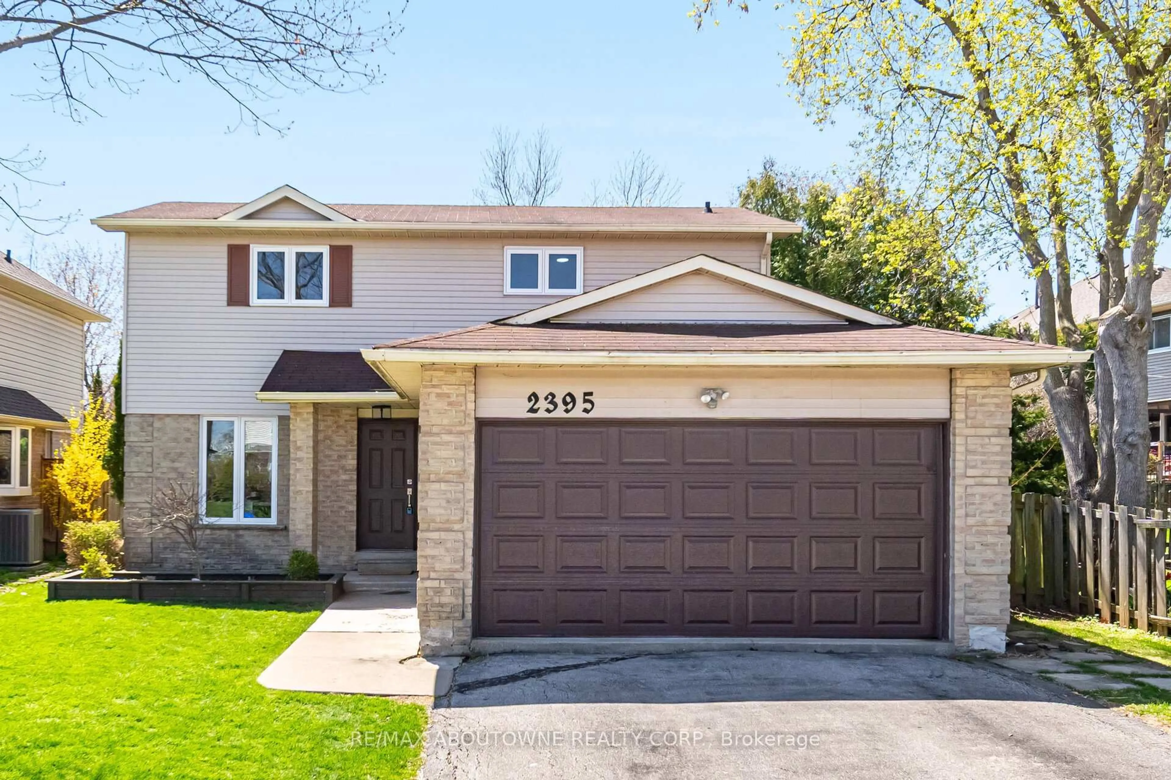 Home with brick exterior material, street for 2395 Arnold Cres, Burlington Ontario L7P 4J2