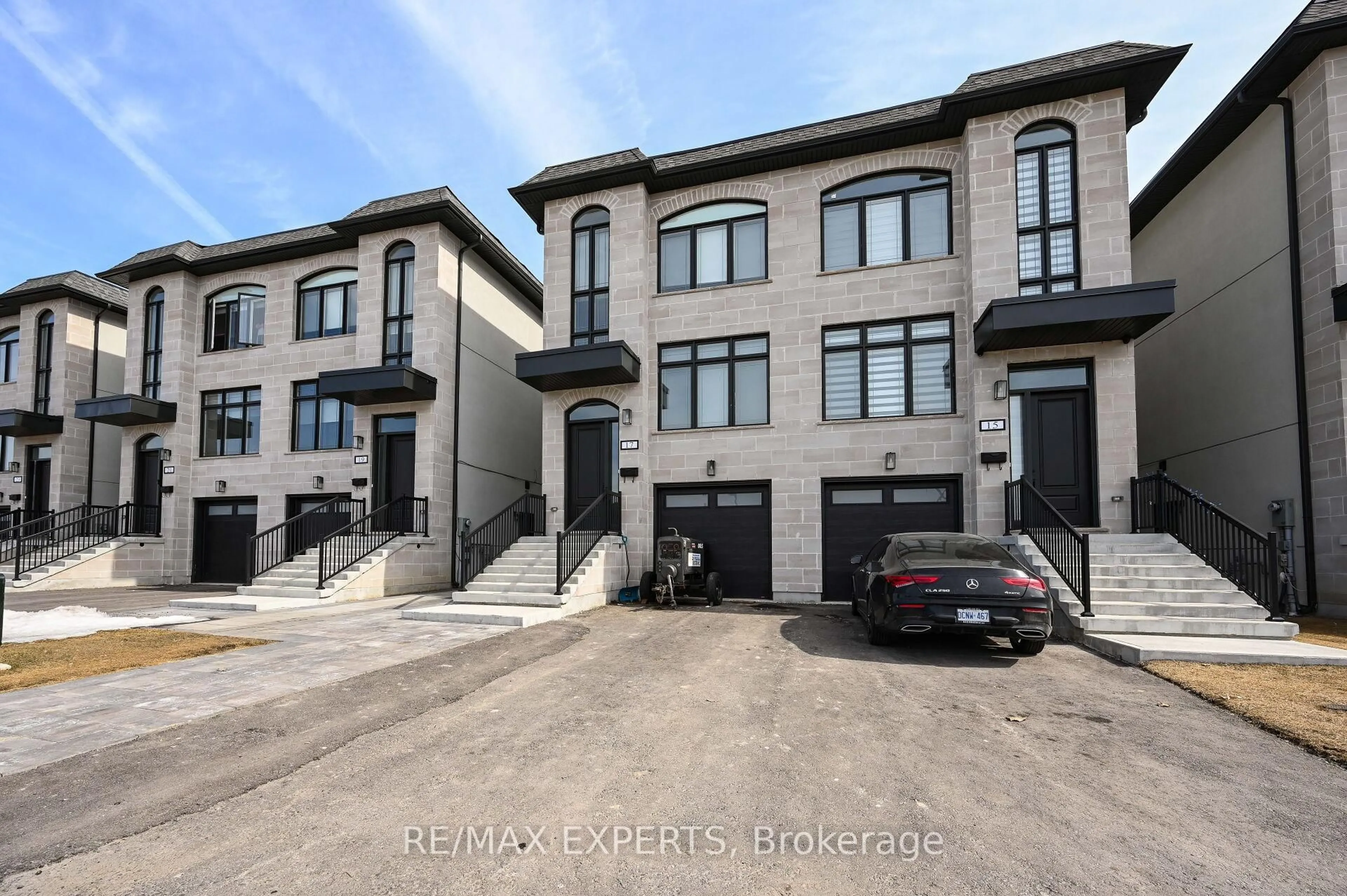 Unknown for 17 St Gaspar Crt, Toronto Ontario M6L 1Y7