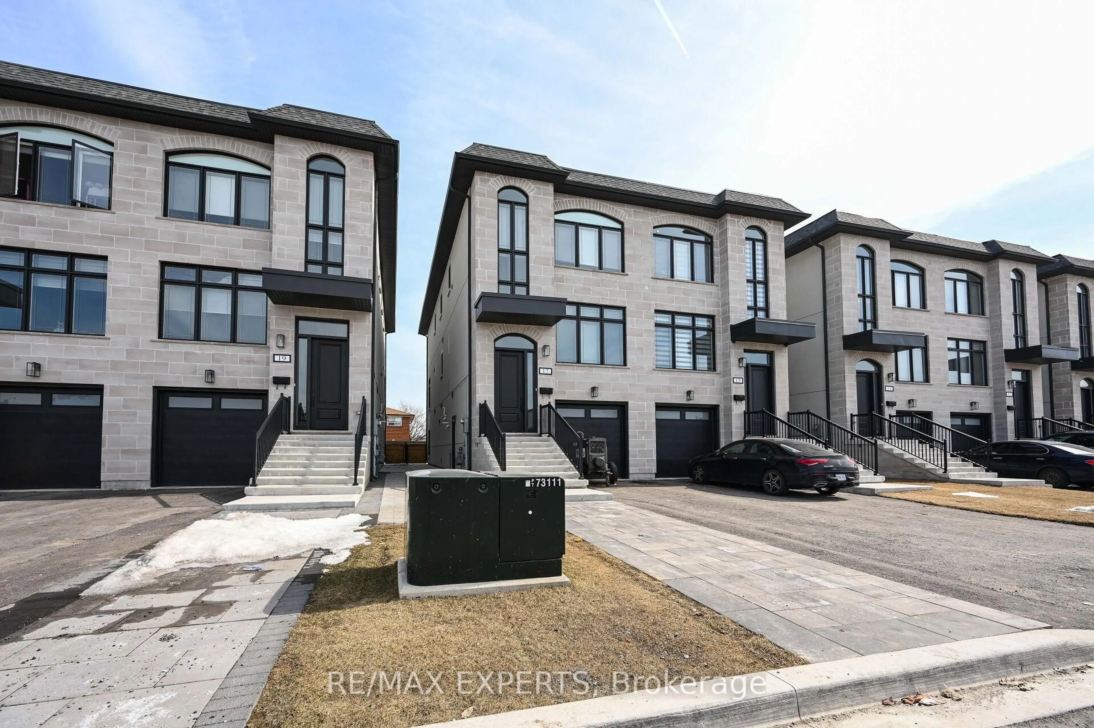 Unknown for 17 St Gaspar Crt, Toronto Ontario M6L 1Y7