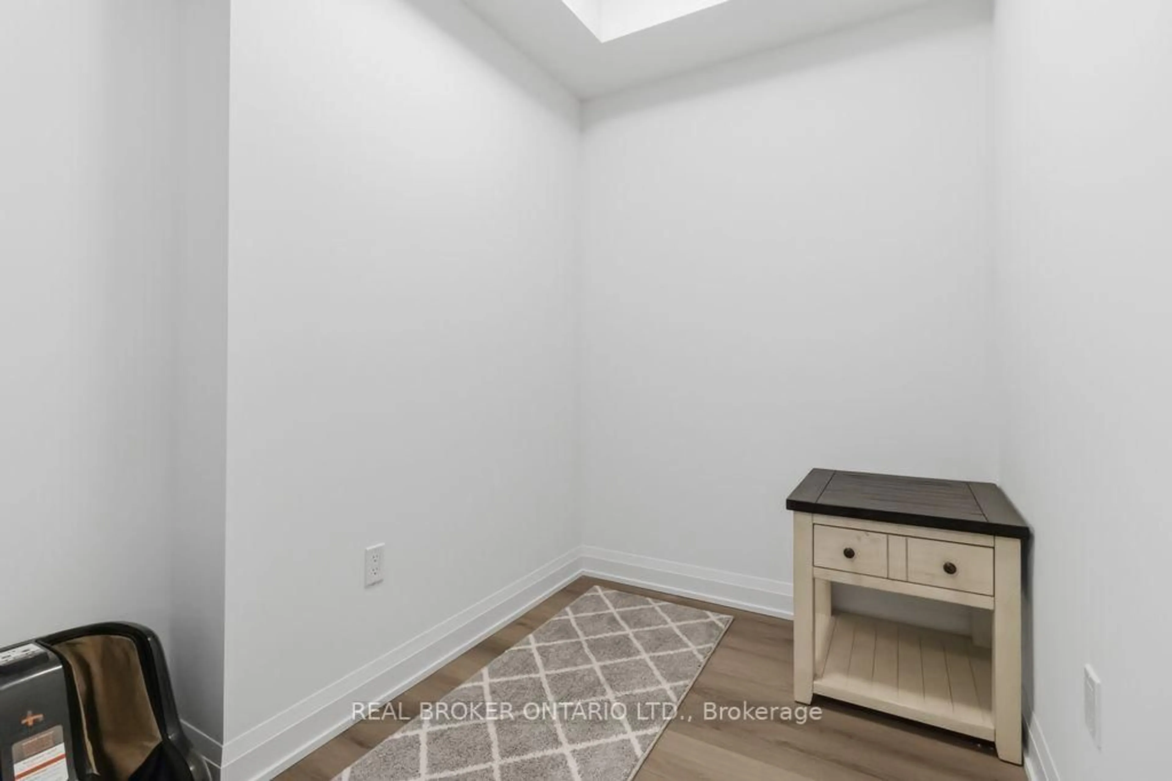 A pic of a room for 2333 Khalsa Gate #706, Oakville Ontario L7M 0X7