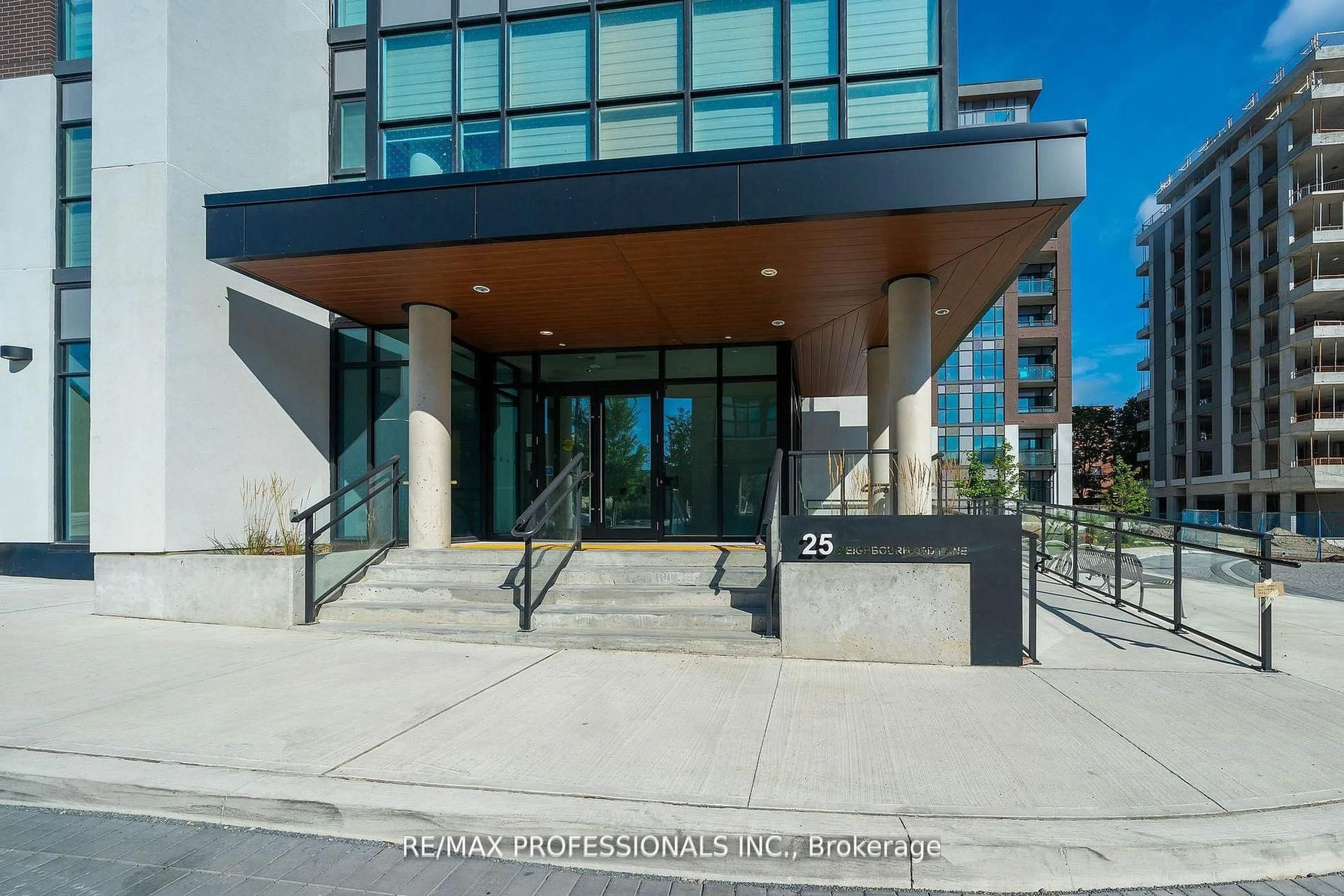 Indoor foyer for 25 Neighbourhood Lane #901, Toronto Ontario M9Y 0C4