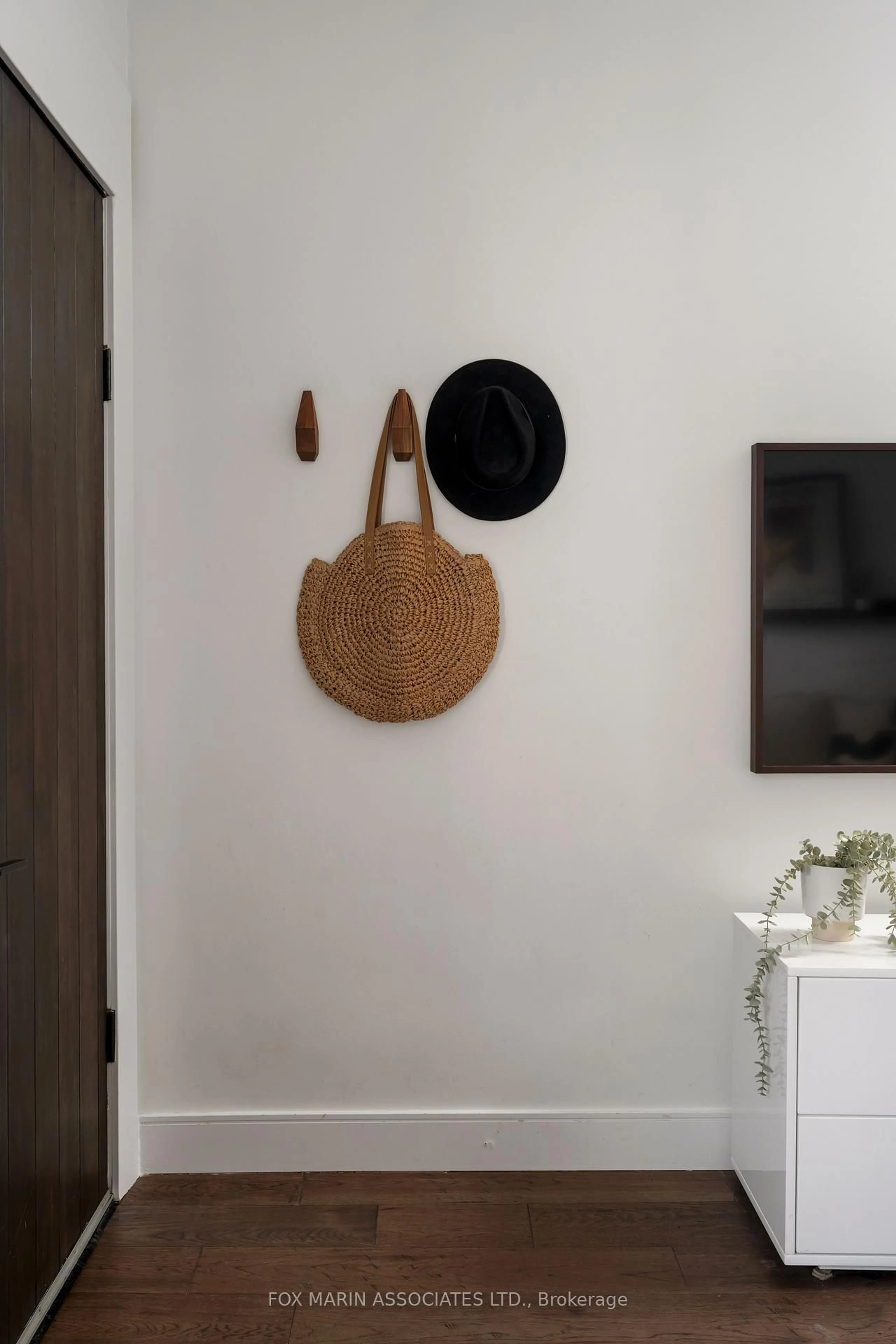 Indoor entryway for 440 Westmoreland Ave, Toronto Ontario M6H 3A7