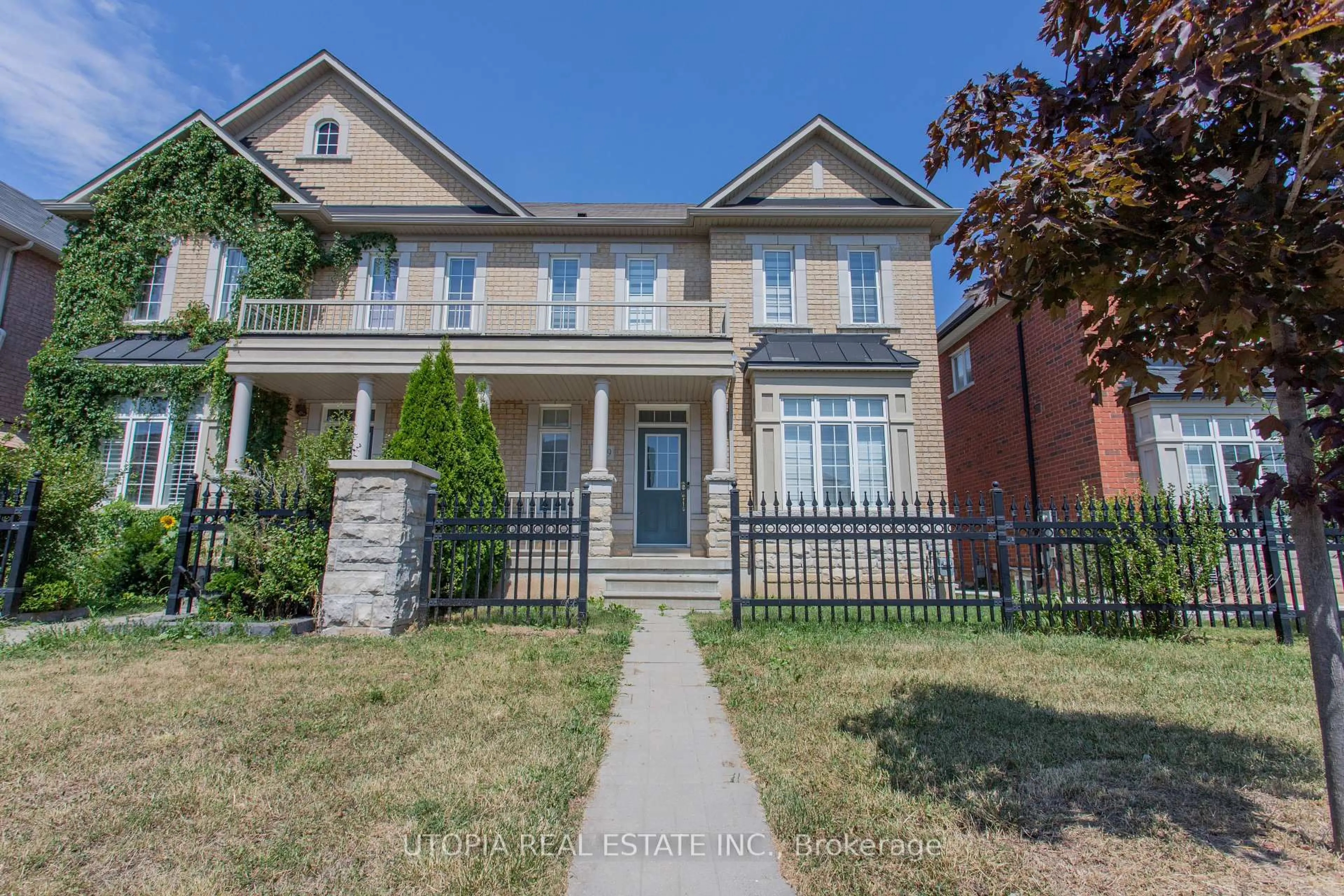 Home with brick exterior material, street for 5409 Tenth Line, Mississauga Ontario L5M 0V7
