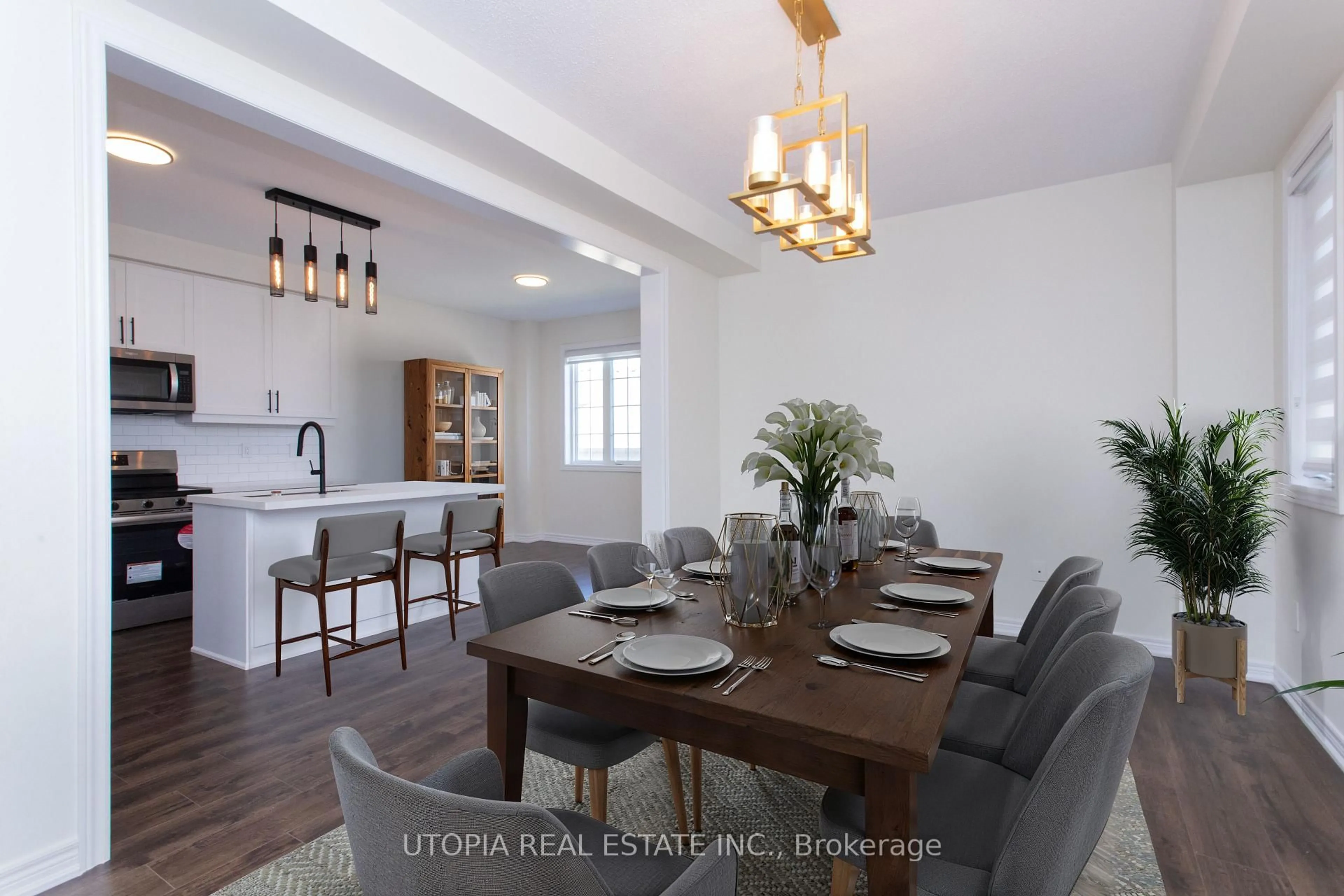 Dining room, wood/laminate floor for 5409 Tenth Line, Mississauga Ontario L5M 0V7