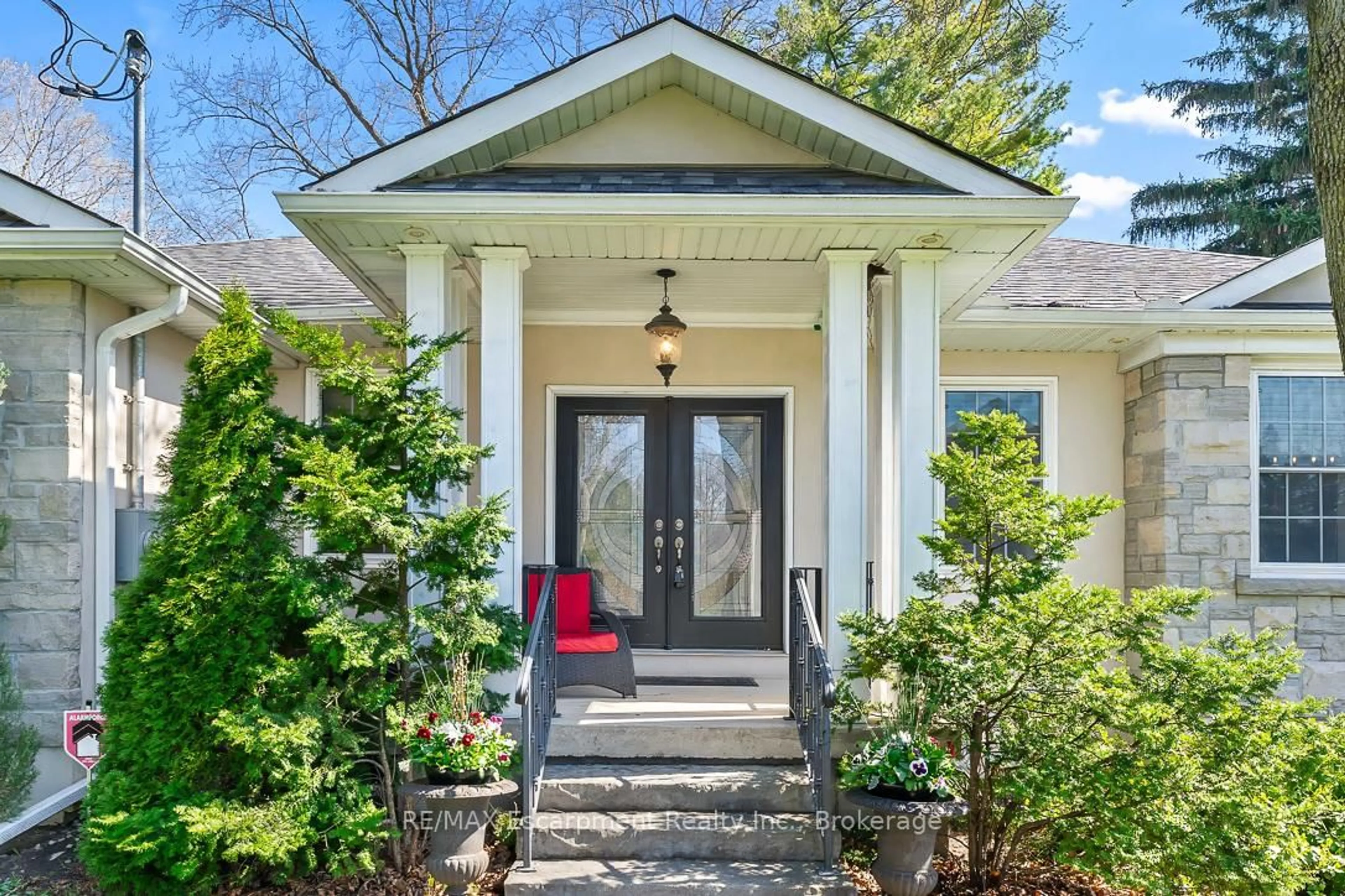 Indoor entryway for 429 Smith Lane, Oakville Ontario L6L 4X1