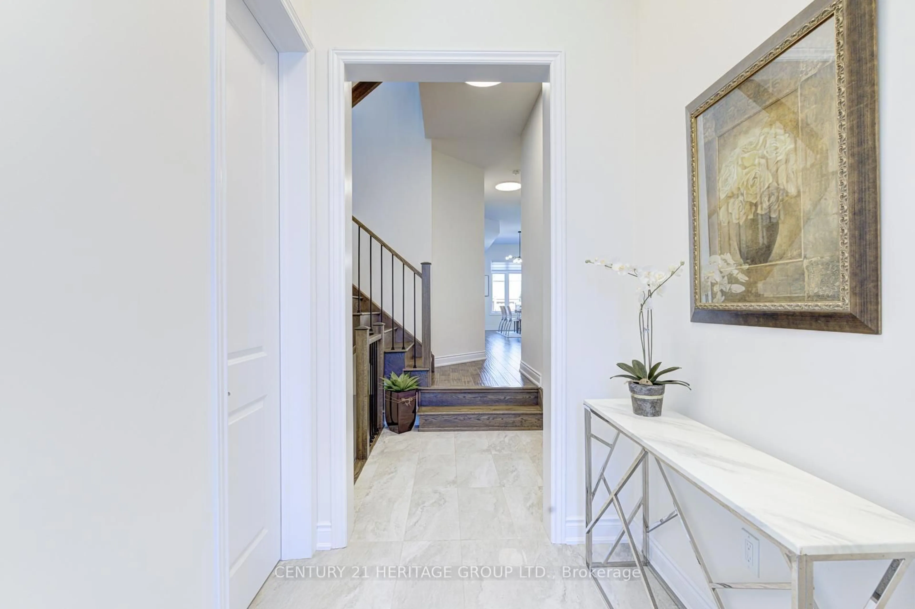 Indoor entryway for 3457 Post Rd, Oakville Ontario L6H 0Y9
