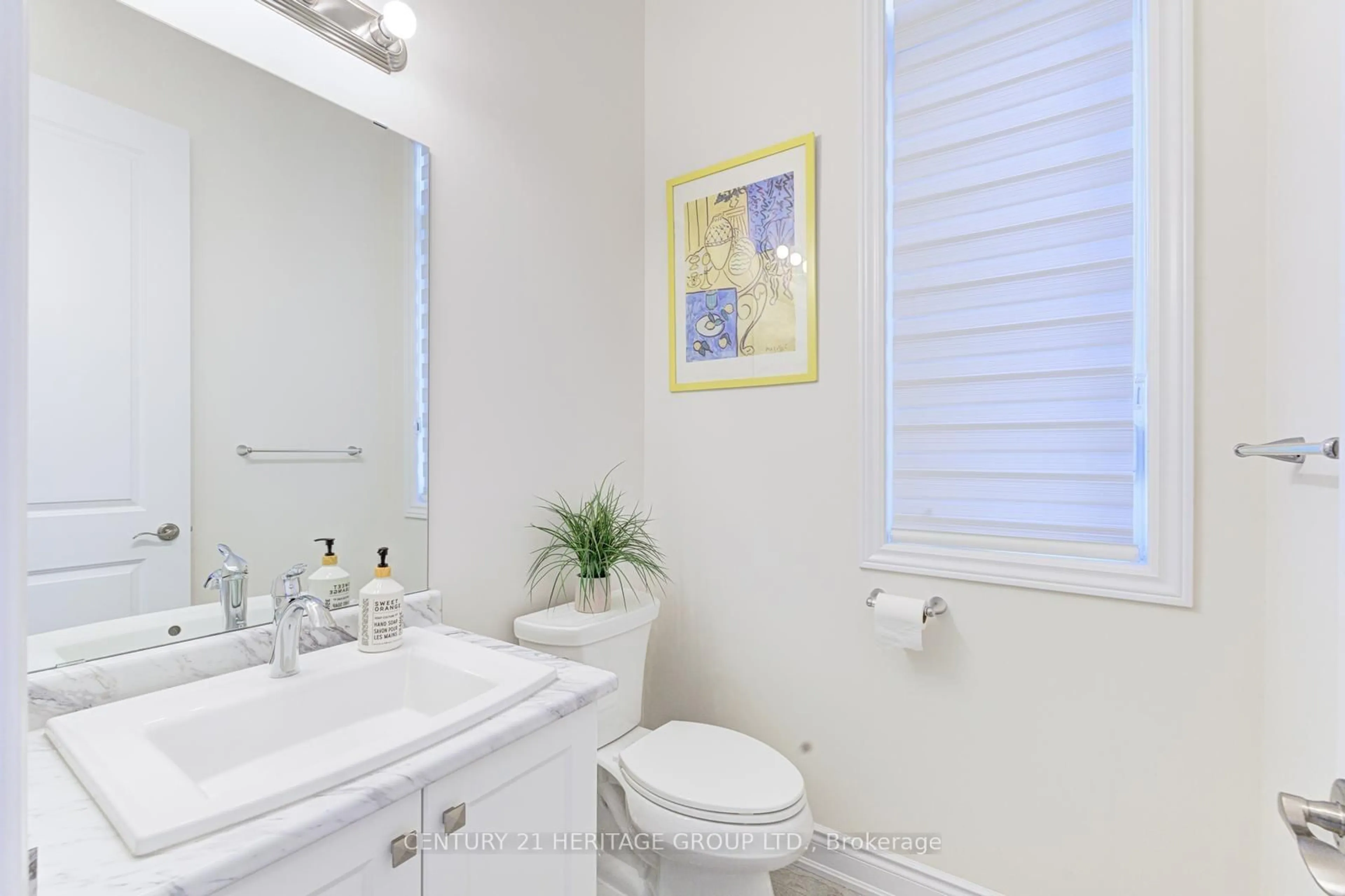 Standard bathroom, ceramic/tile floor for 3457 Post Rd, Oakville Ontario L6H 0Y9