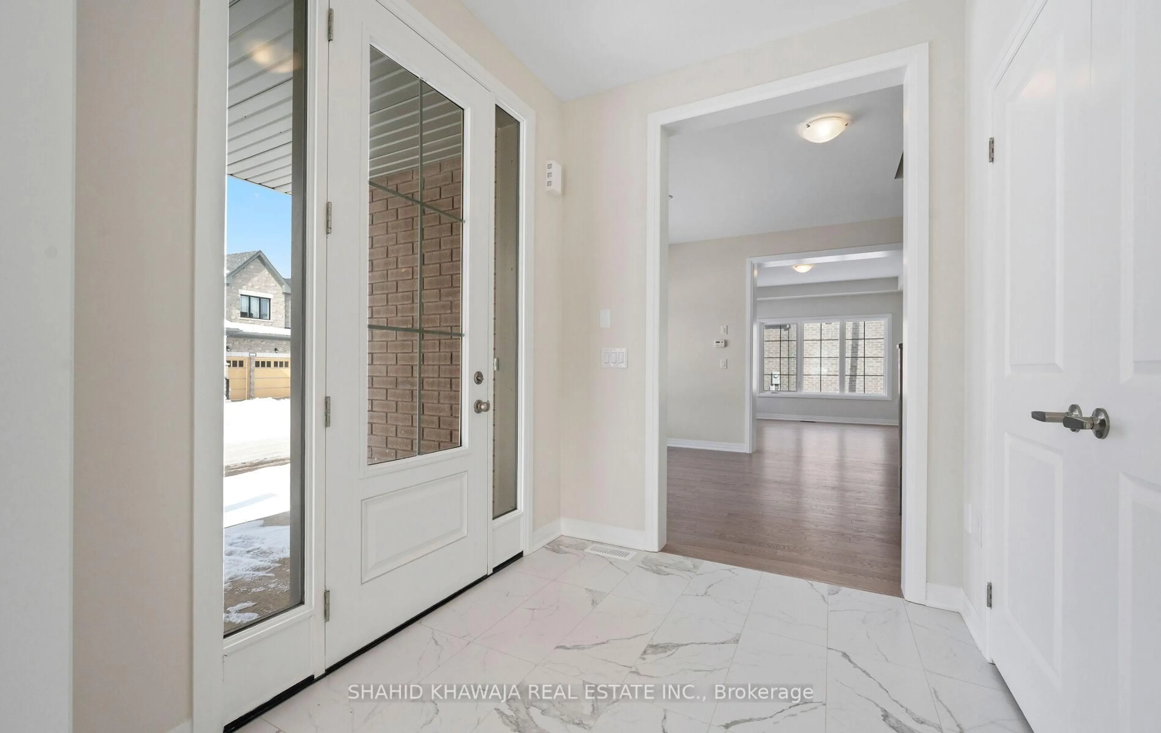 Indoor entryway for 1109 Dent Terr, Milton Ontario L9E 1X9
