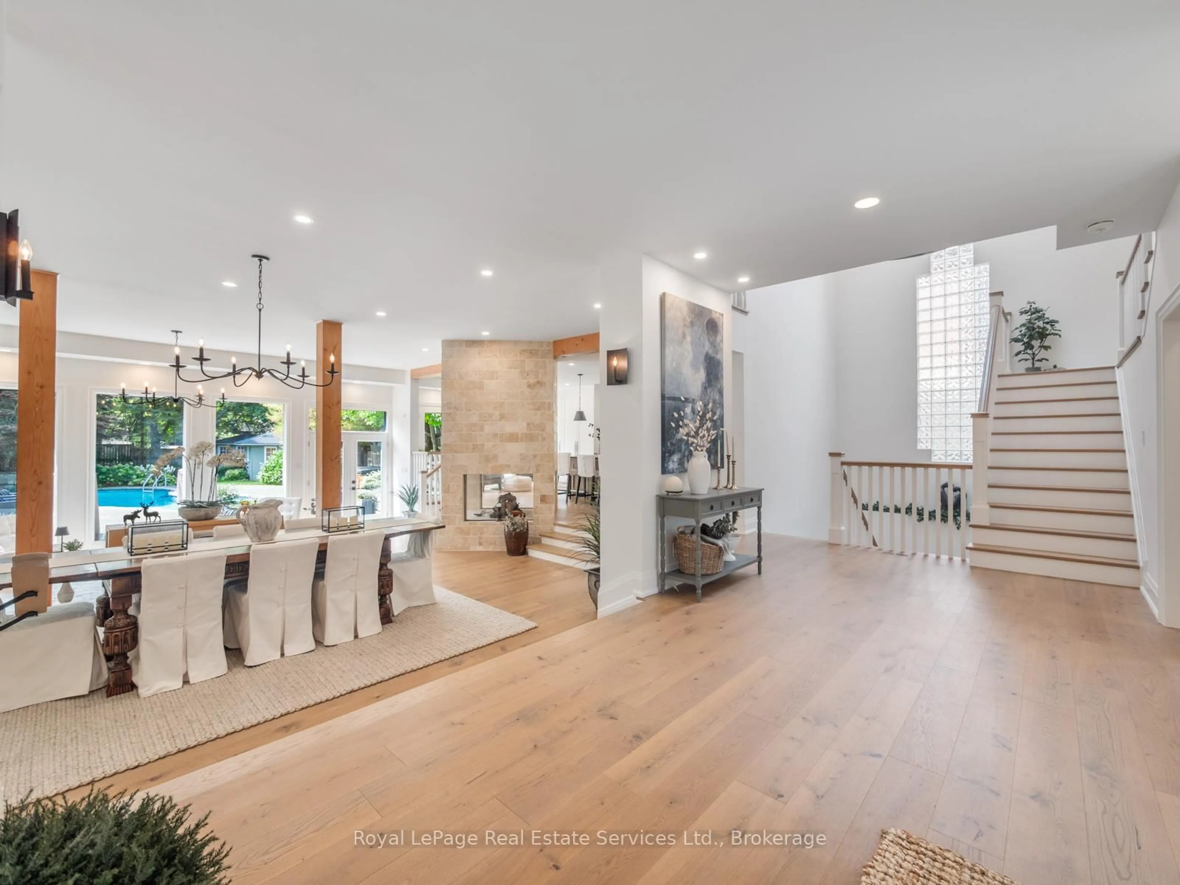 Indoor entryway for 74 West St, Oakville Ontario L6L 2Y7
