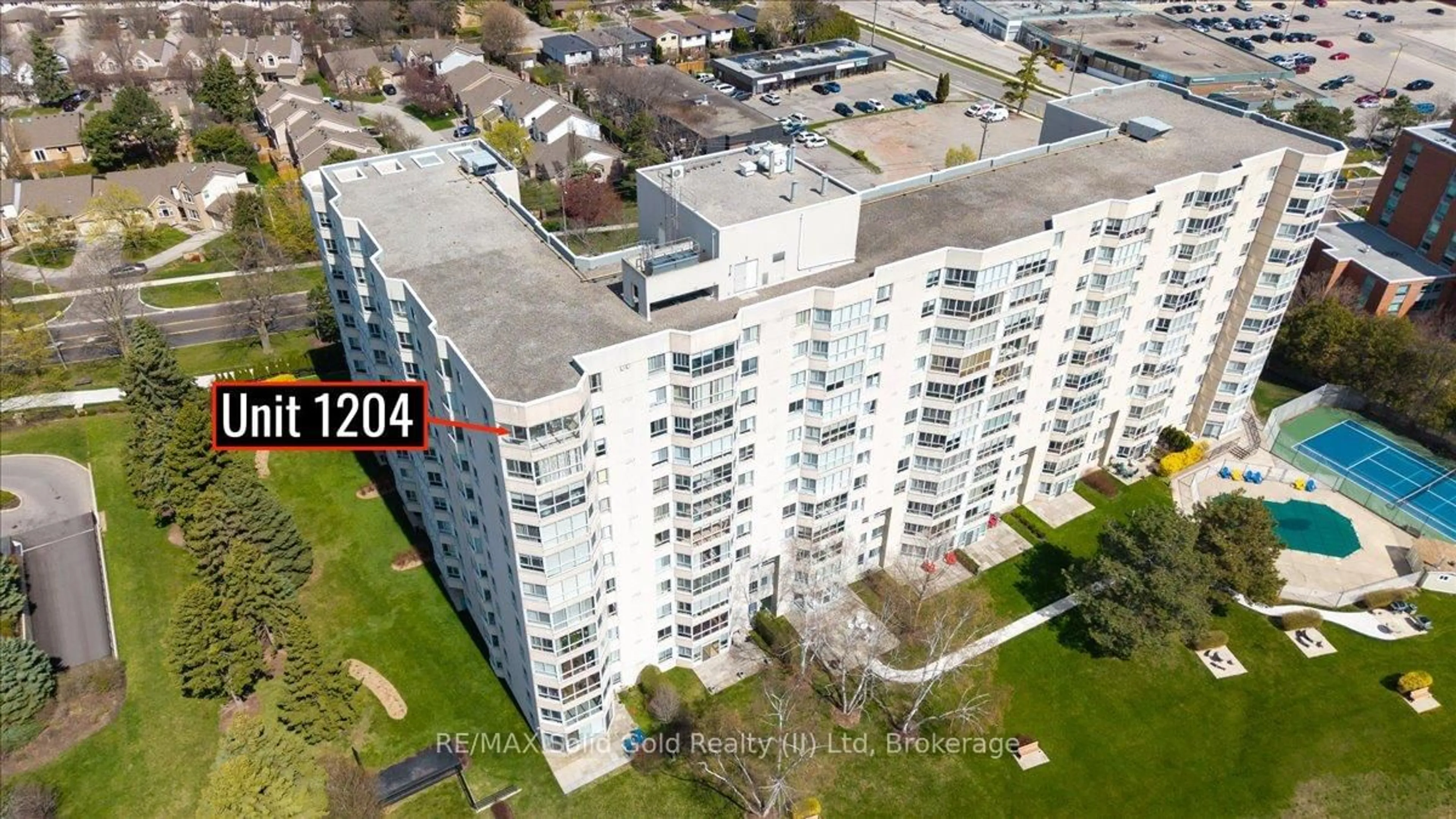 A pic from outside/outdoor area/front of a property/back of a property/a pic from drone, unknown for 5280 Lakeshore Rd #1204, Burlington Ontario L7L 5R1