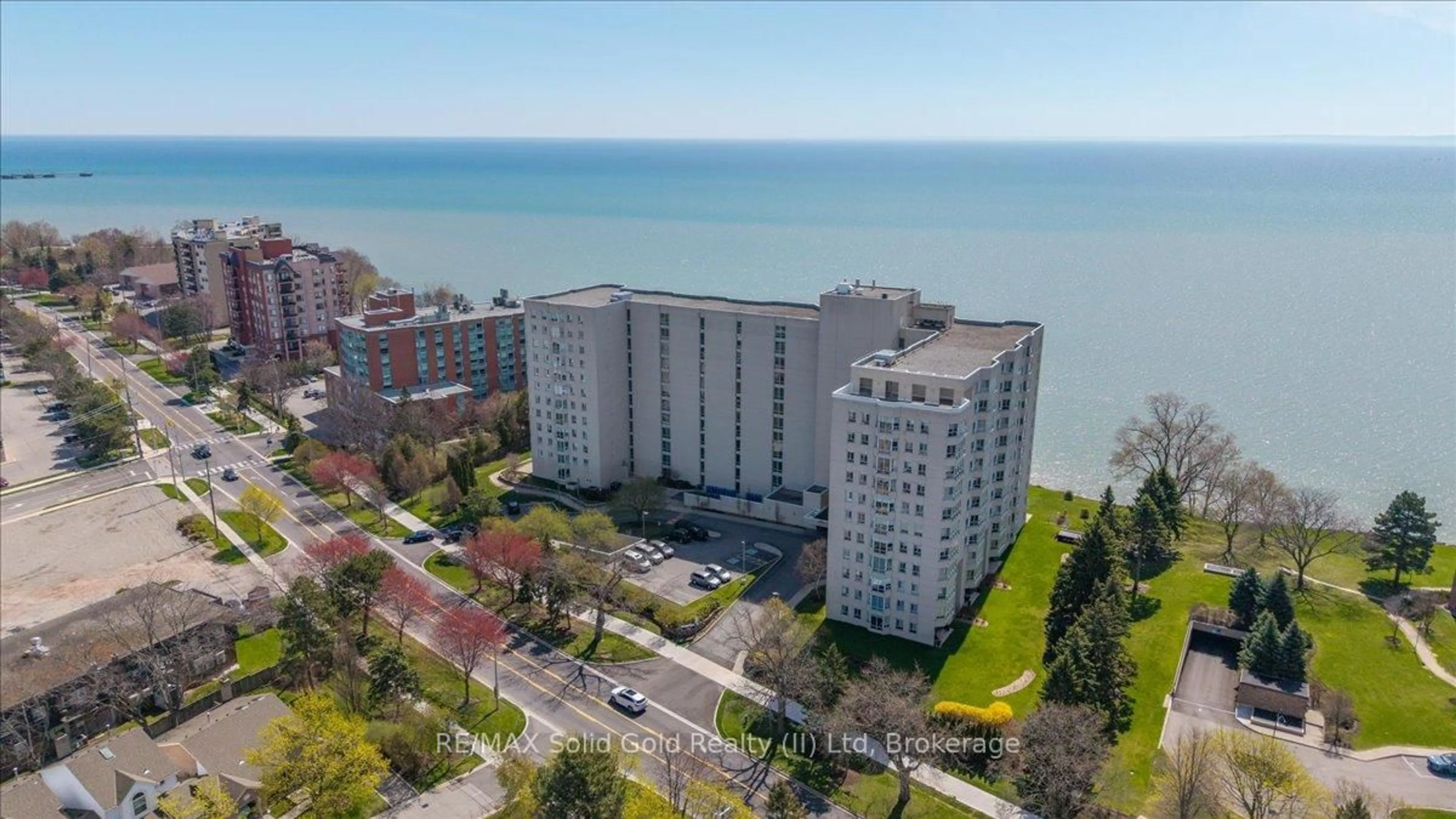 A pic from outside/outdoor area/front of a property/back of a property/a pic from drone, city buildings view from balcony for 5280 Lakeshore Rd #1204, Burlington Ontario L7L 5R1