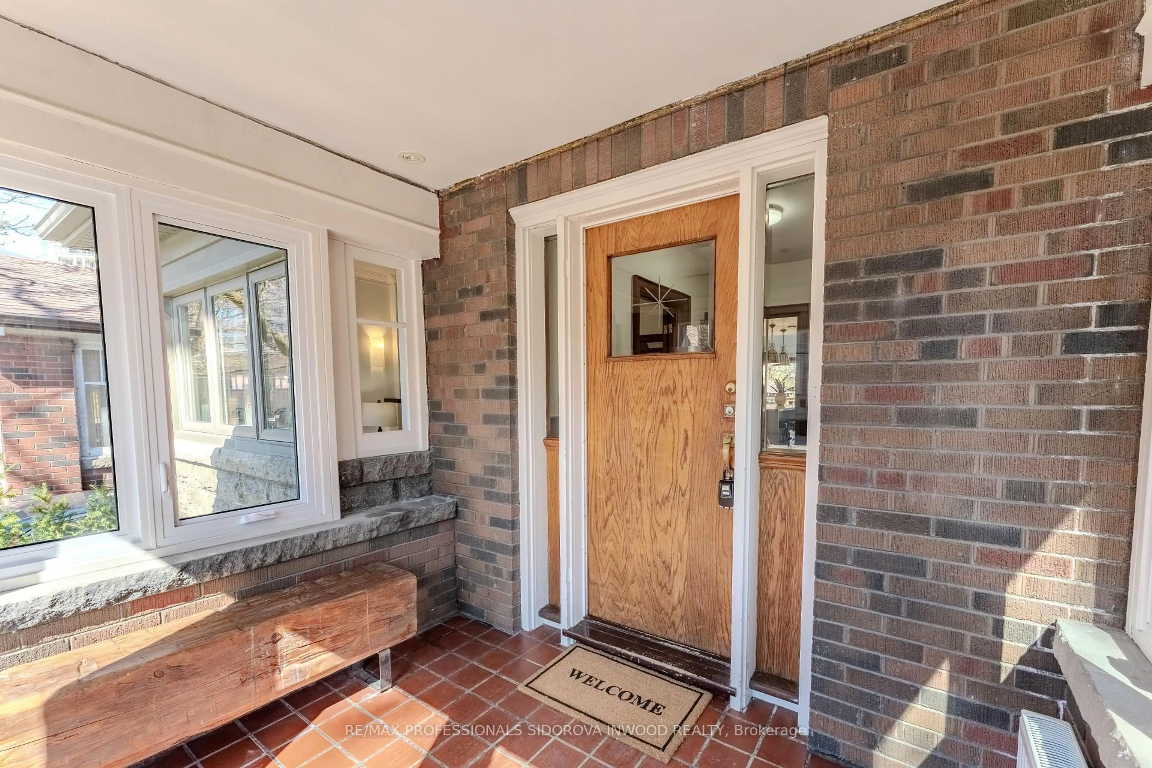 Indoor entryway for 17 Mossom Rd, Toronto Ontario M6S 1L9