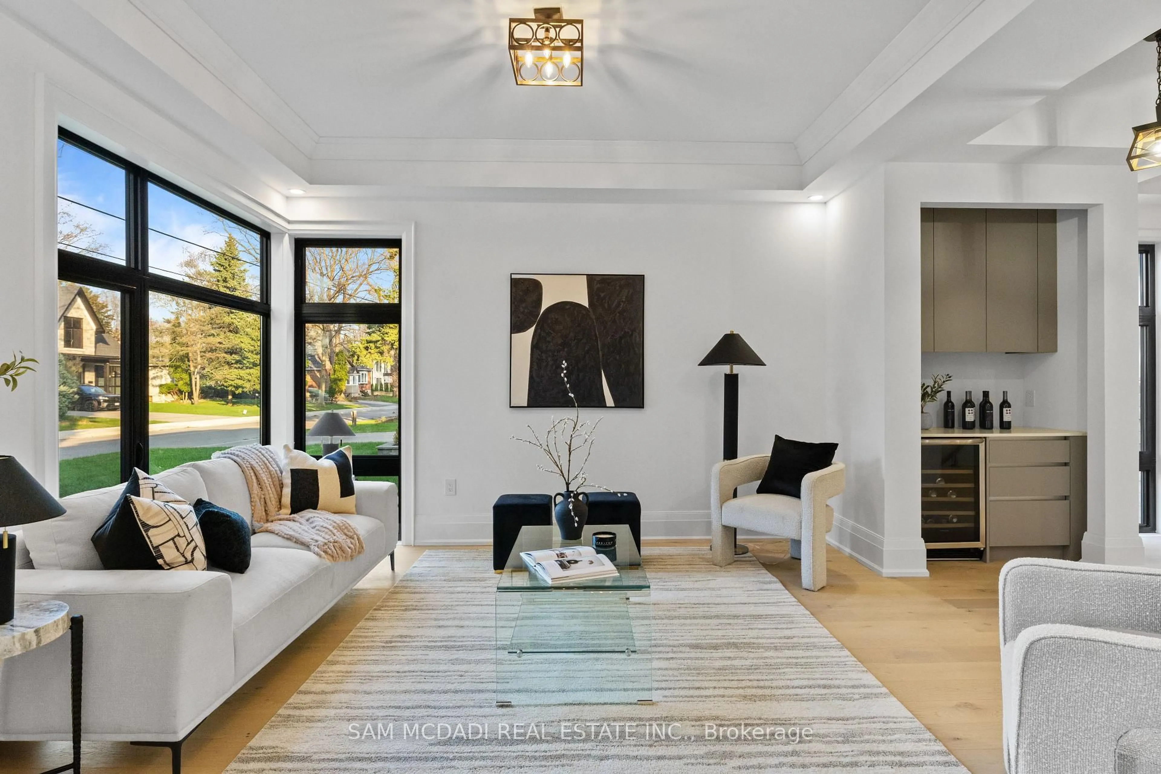 Living room with furniture, unknown for 1610 Kenmuir Ave, Mississauga Ontario L5G 4B5