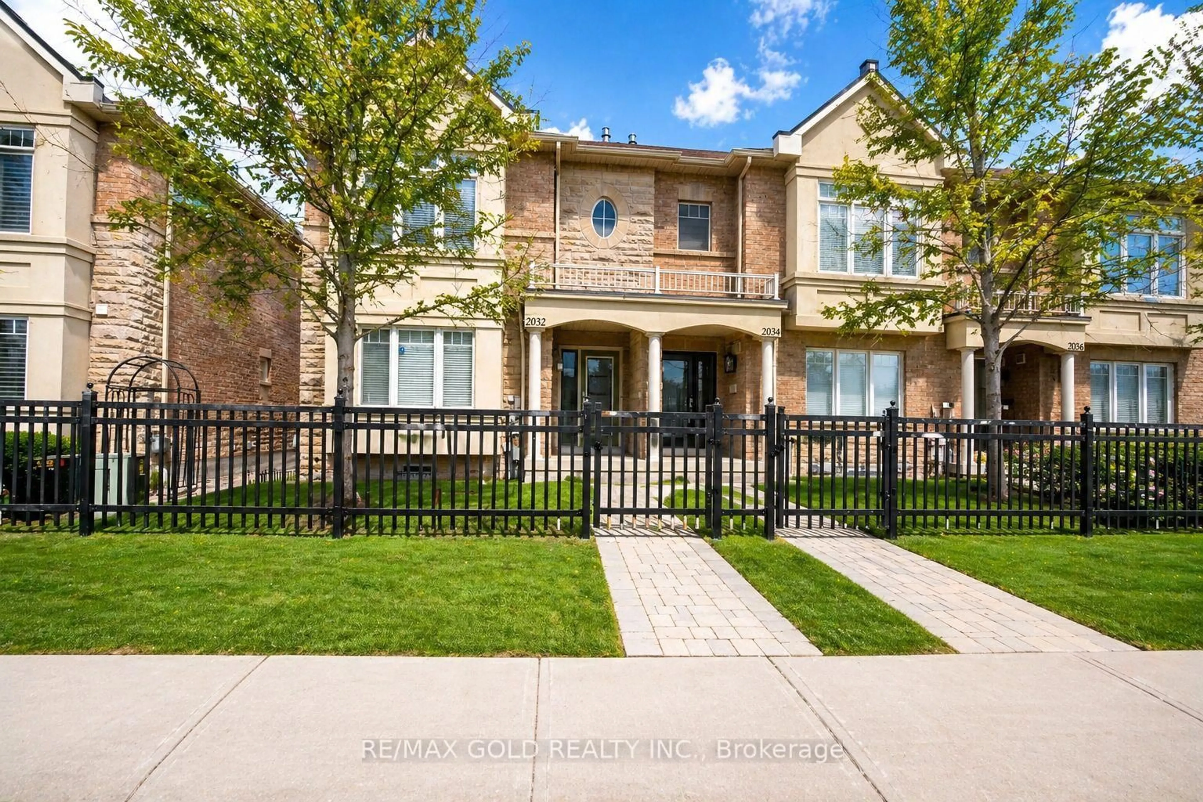 Home with brick exterior material, street for 2032 Lakeshore Rd, Mississauga Ontario L5J 1J8
