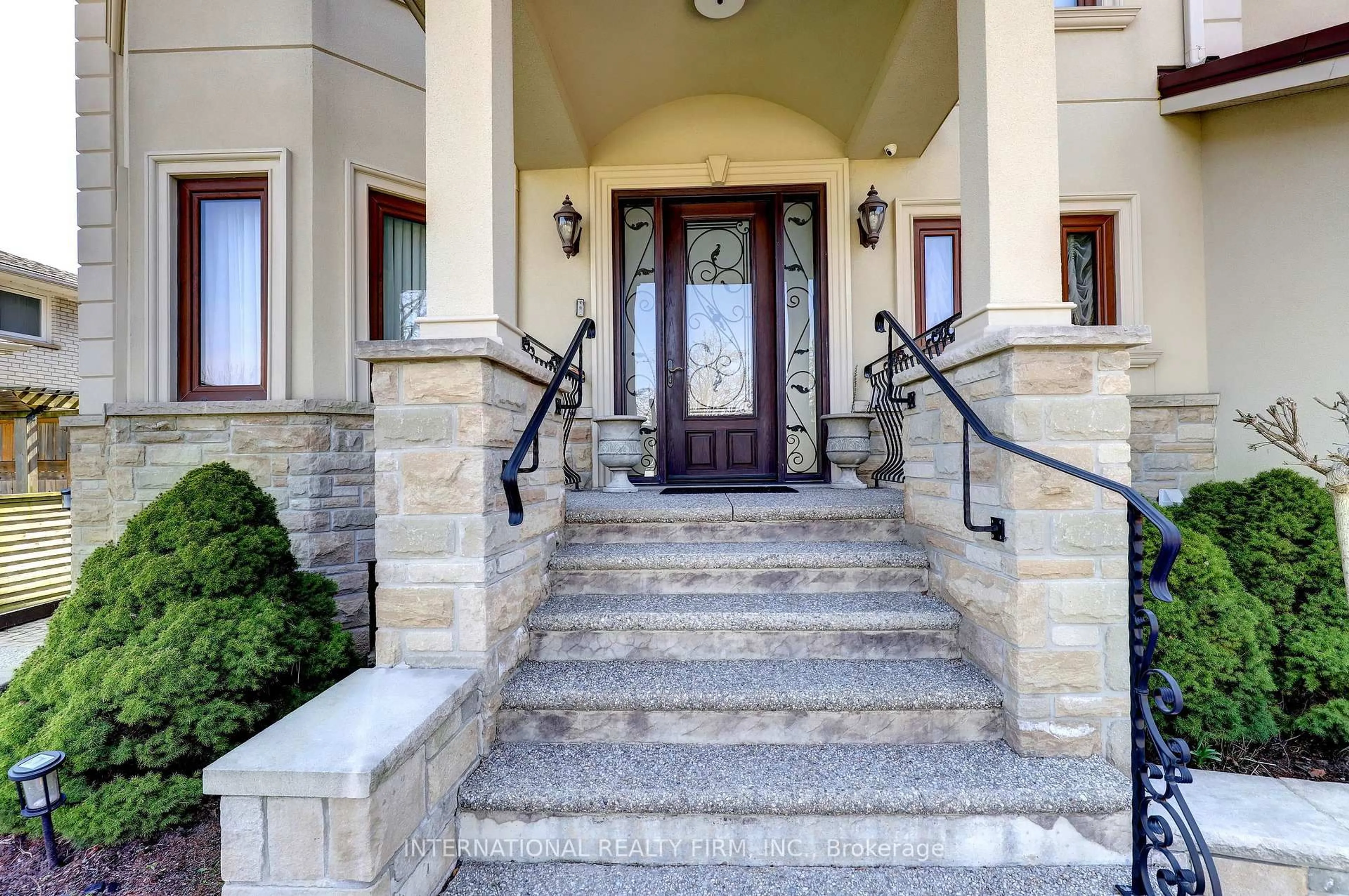 Unknown for 3496 Burningoak Cres, Mississauga Ontario L4Y 3L5