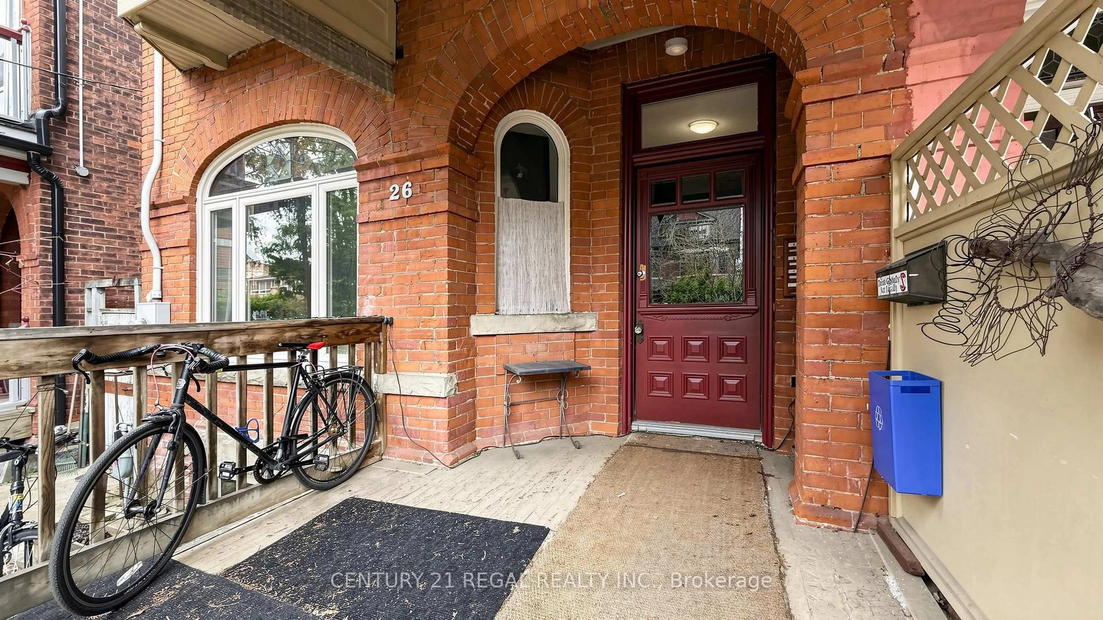 Indoor entryway for 26 MACDONELL Ave, Toronto Ontario M6R 2A2