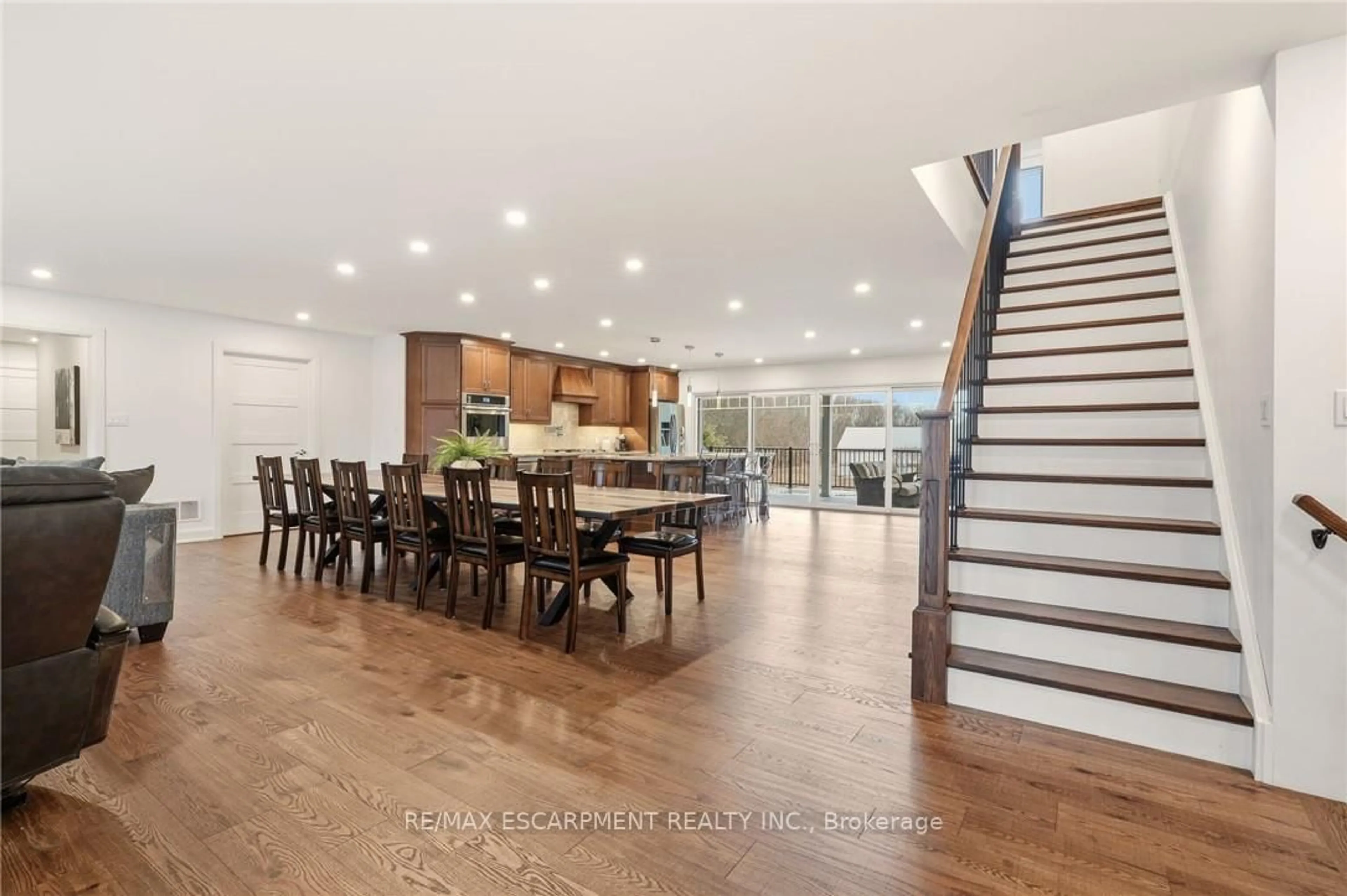 Open concept kitchen, unknown for 1354 No 1 Side Rd, Burlington Ontario L7P 0R9