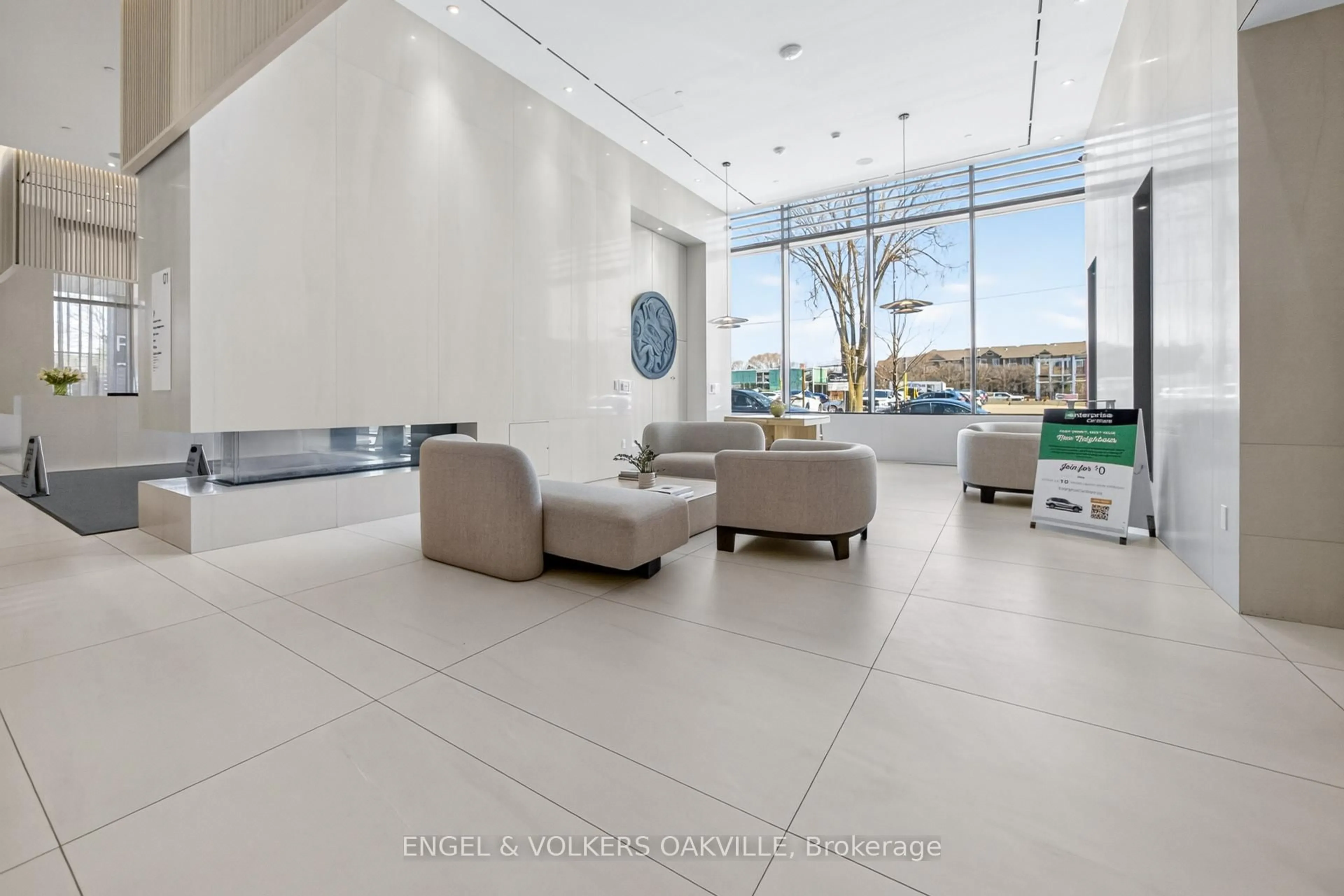 Lobby for 28 Ann St #418, Mississauga Ontario L5G 0E1