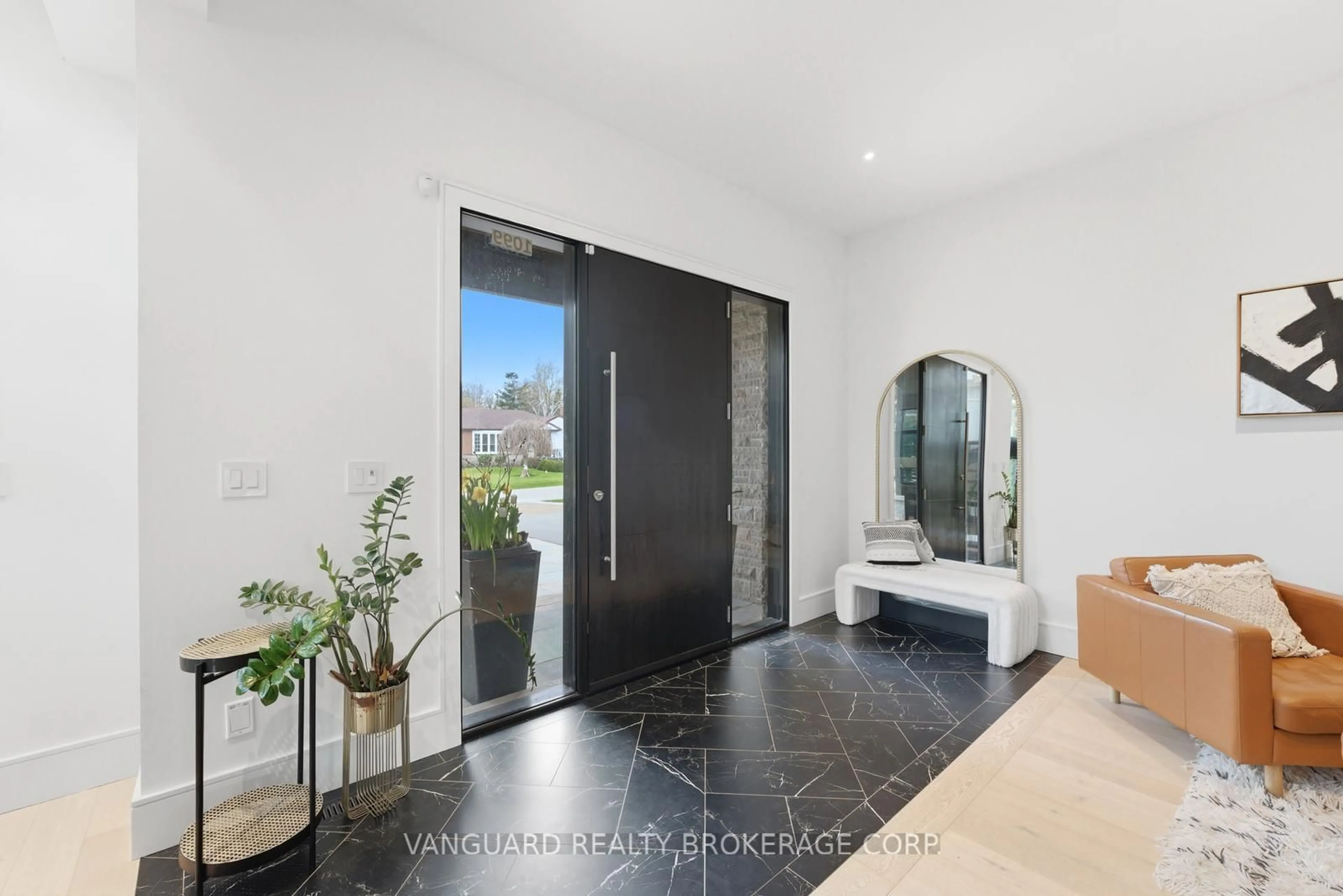 Indoor entryway for 1099 Truman Ave, Oakville Ontario L6H 1Y9