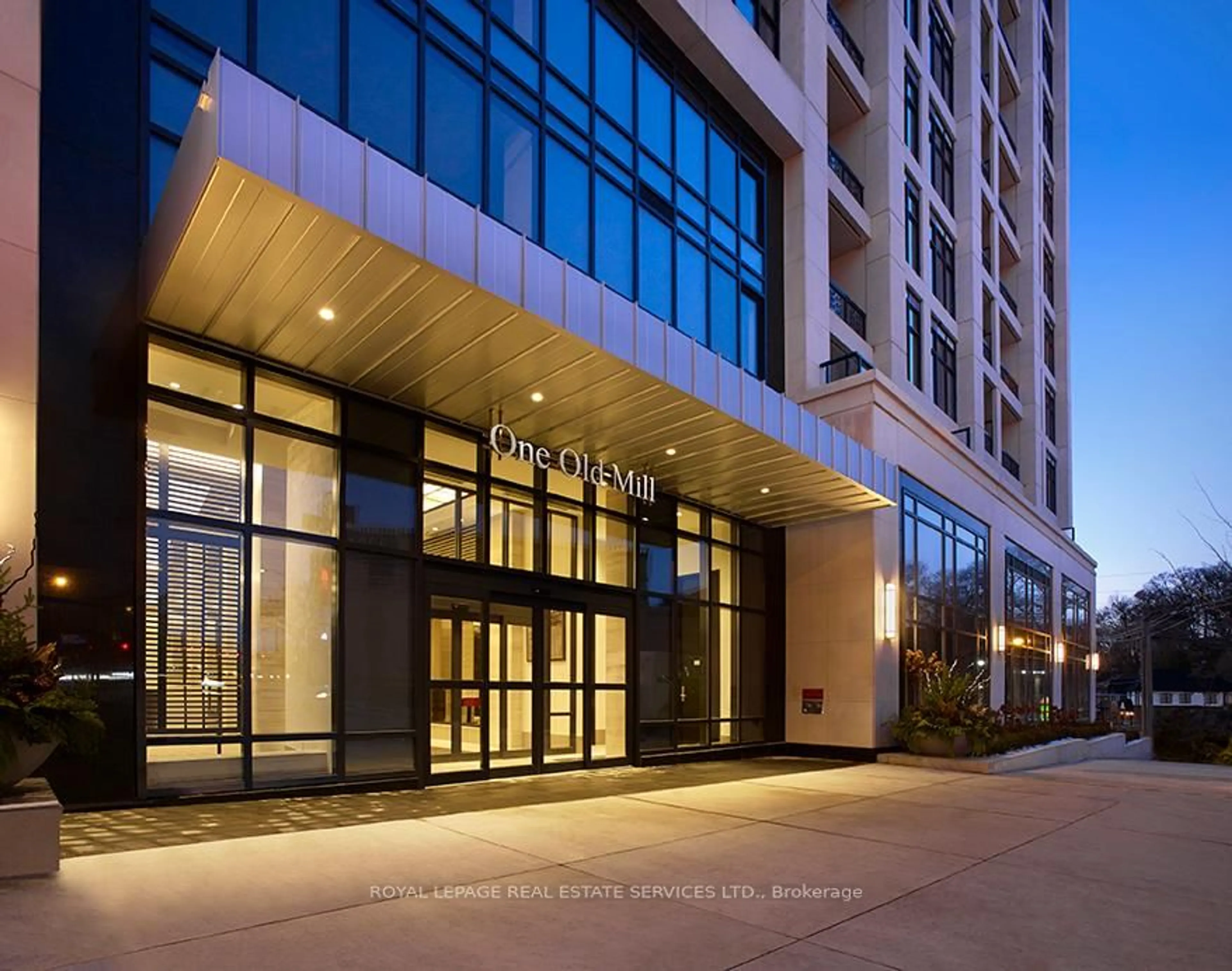 Indoor foyer for 1 Old Mill Dr #225, Toronto Ontario M6S 0A1