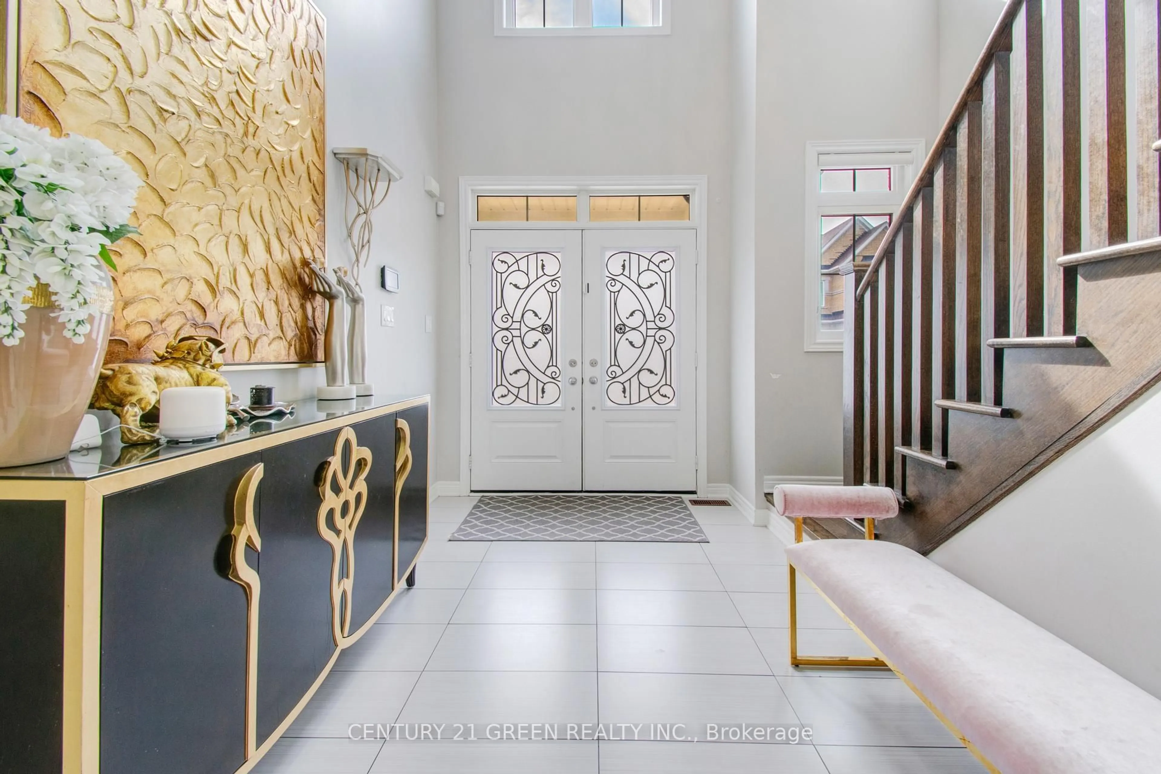 Indoor entryway for 20 Tysonville Circ, Brampton Ontario L7A 4A6