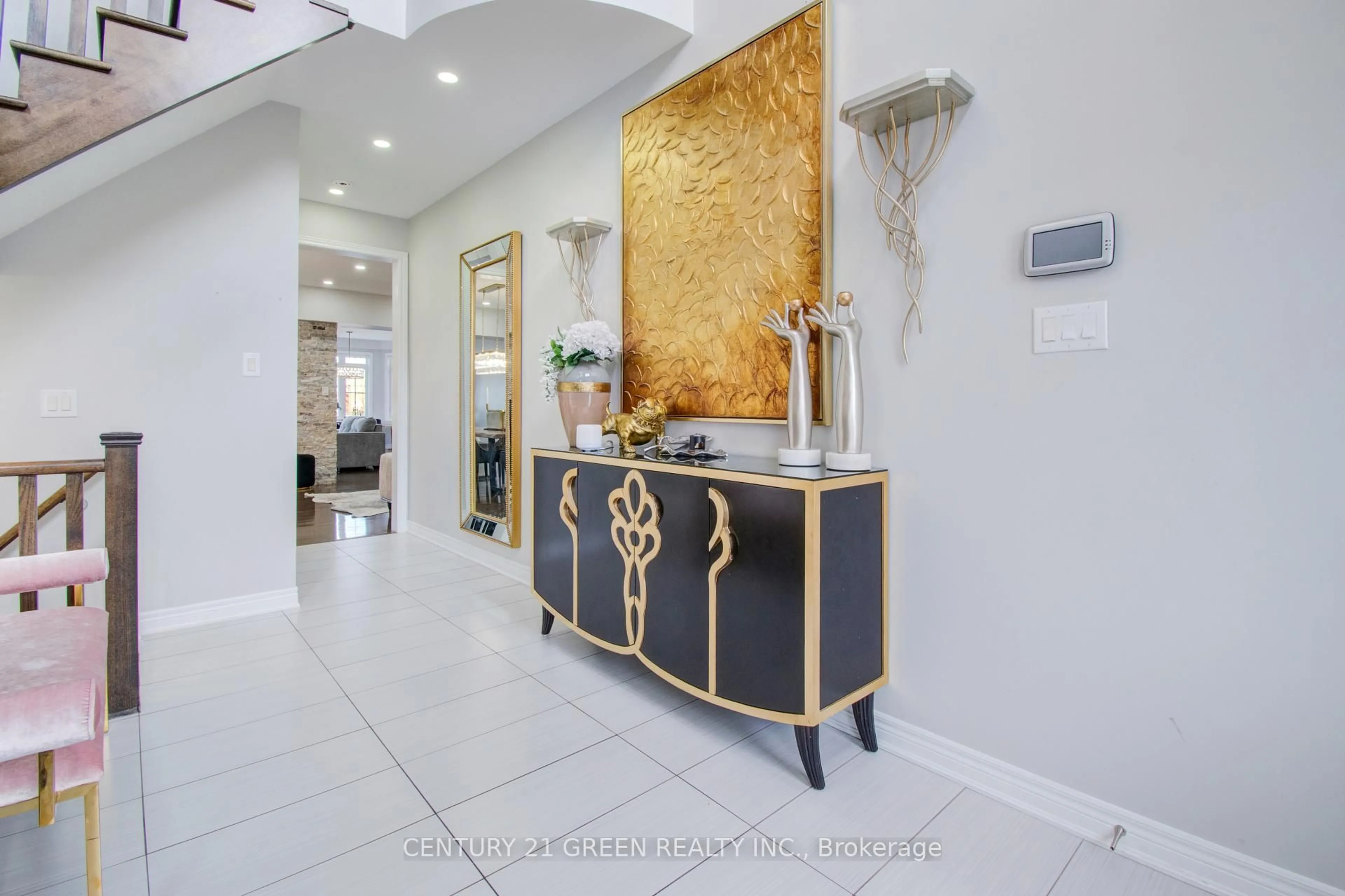 Indoor foyer for 20 Tysonville Circ, Brampton Ontario L7A 4A6