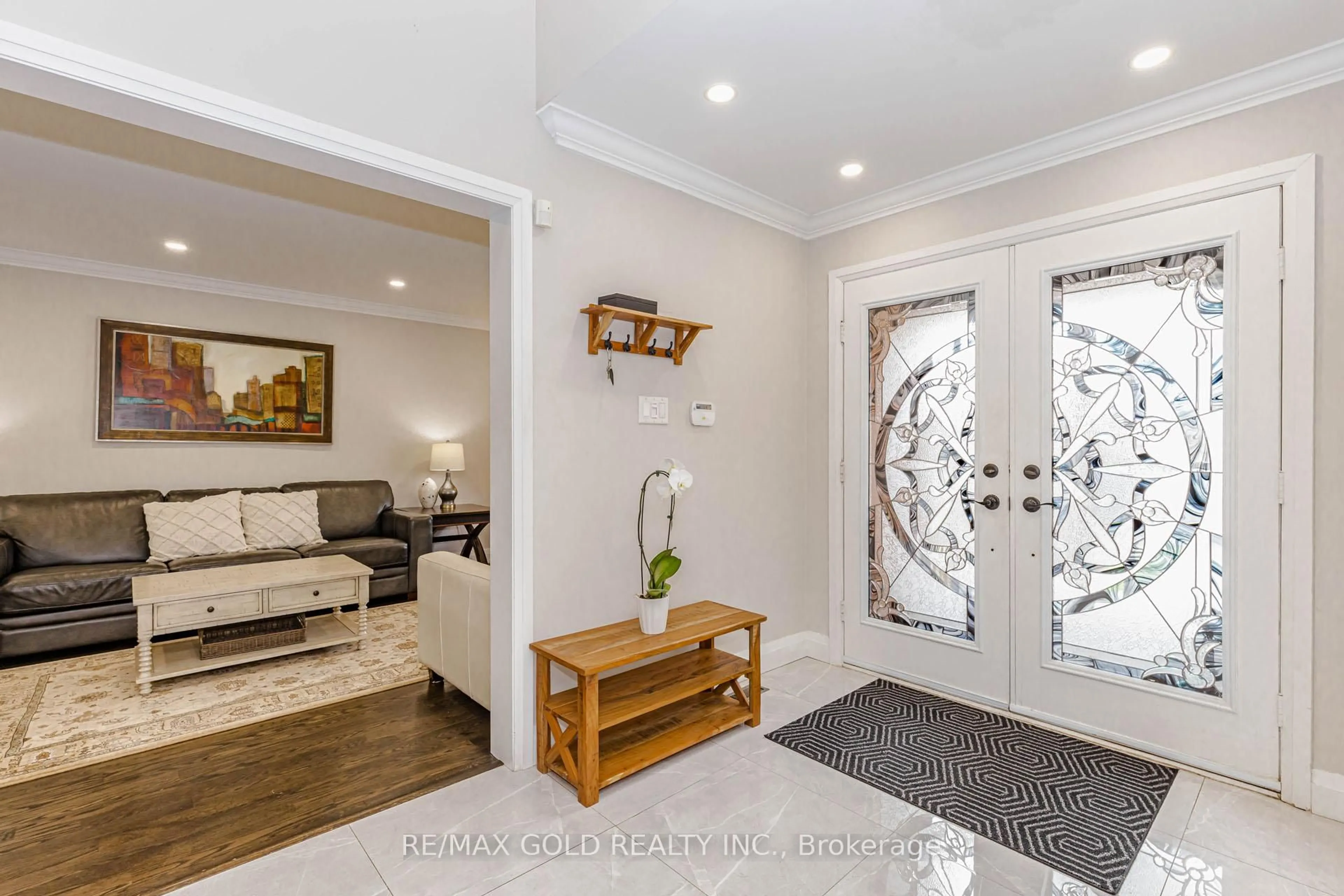 Indoor entryway for 3 Kenpark Ave, Brampton Ontario L6Z 3P4