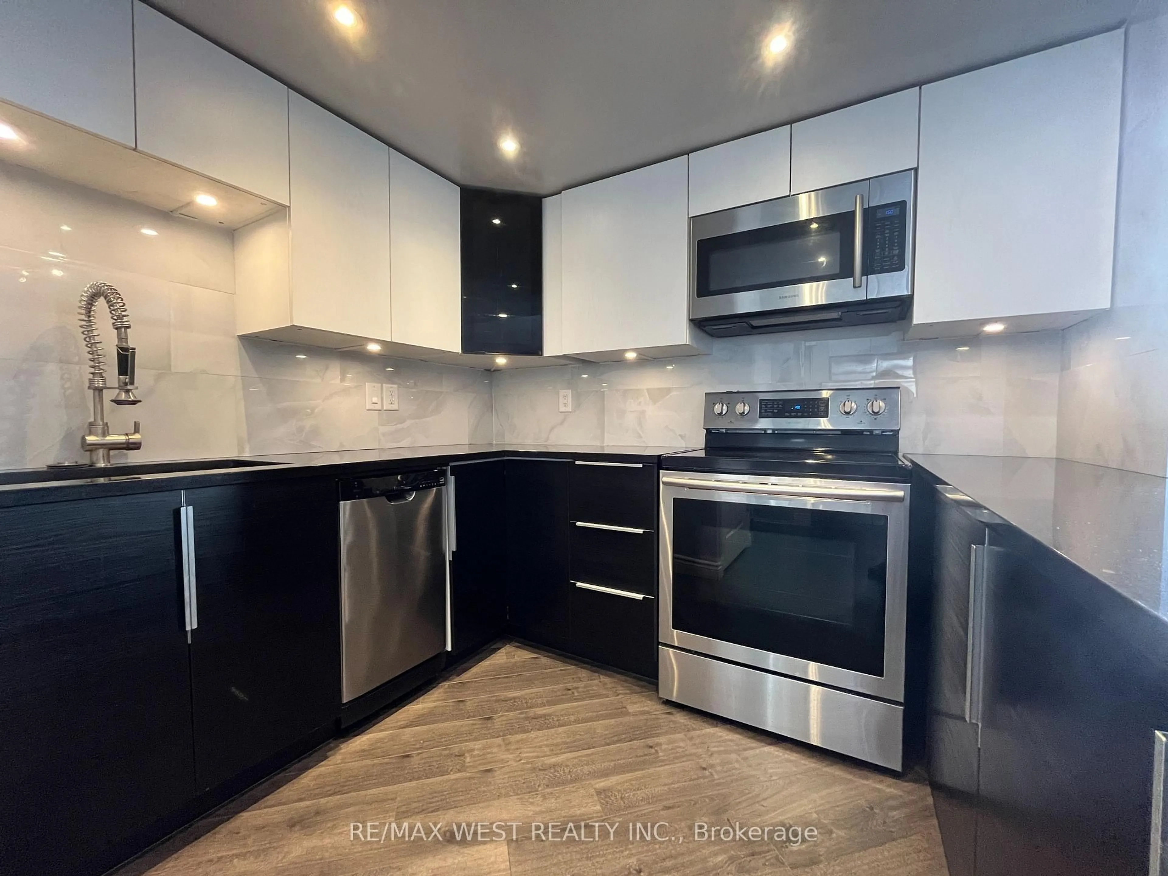 Standard kitchen, unknown for 300 Webb Dr #1007, Mississauga Ontario L5B 3W3