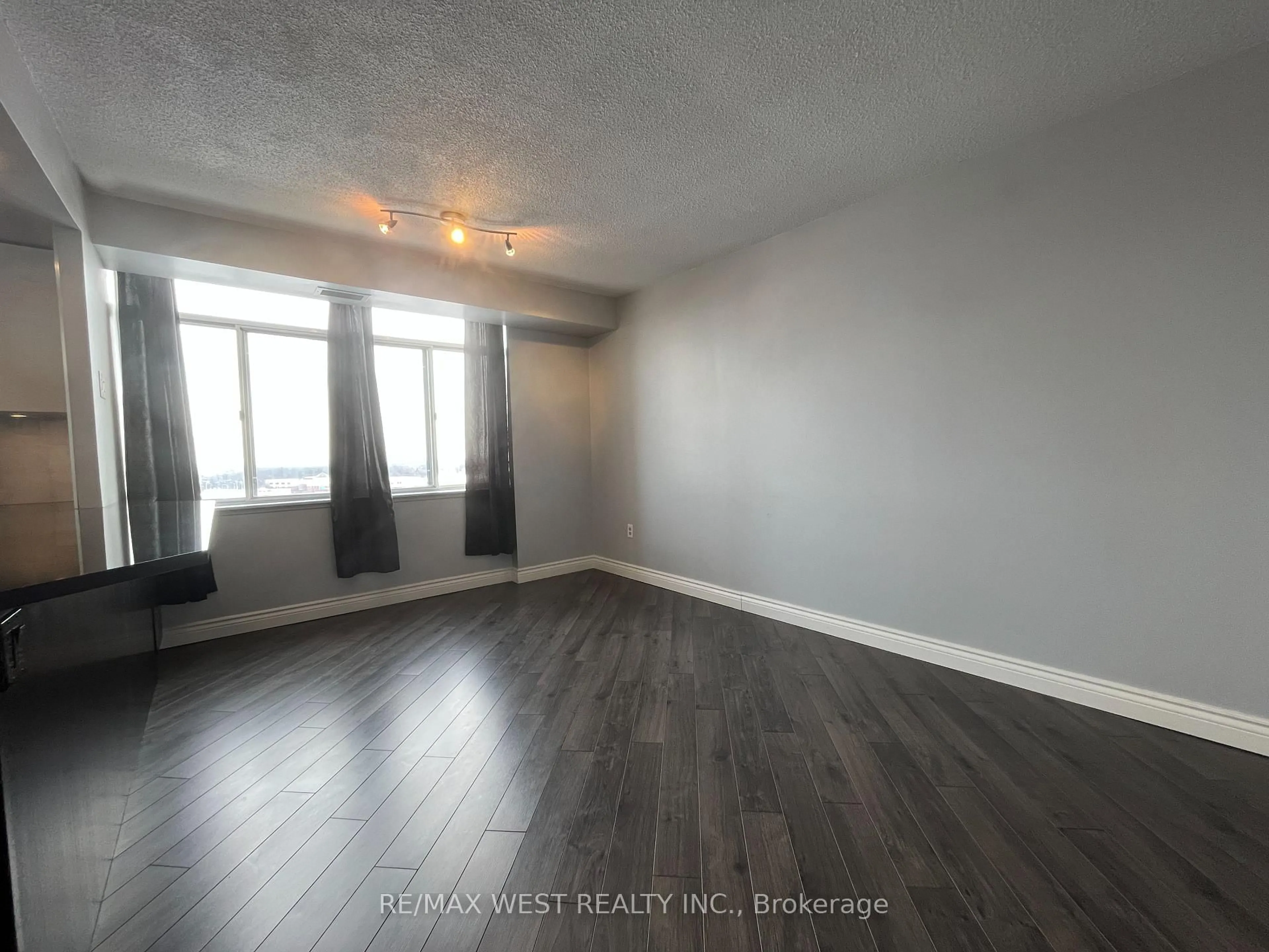 A pic of a room for 300 Webb Dr #1007, Mississauga Ontario L5B 3W3