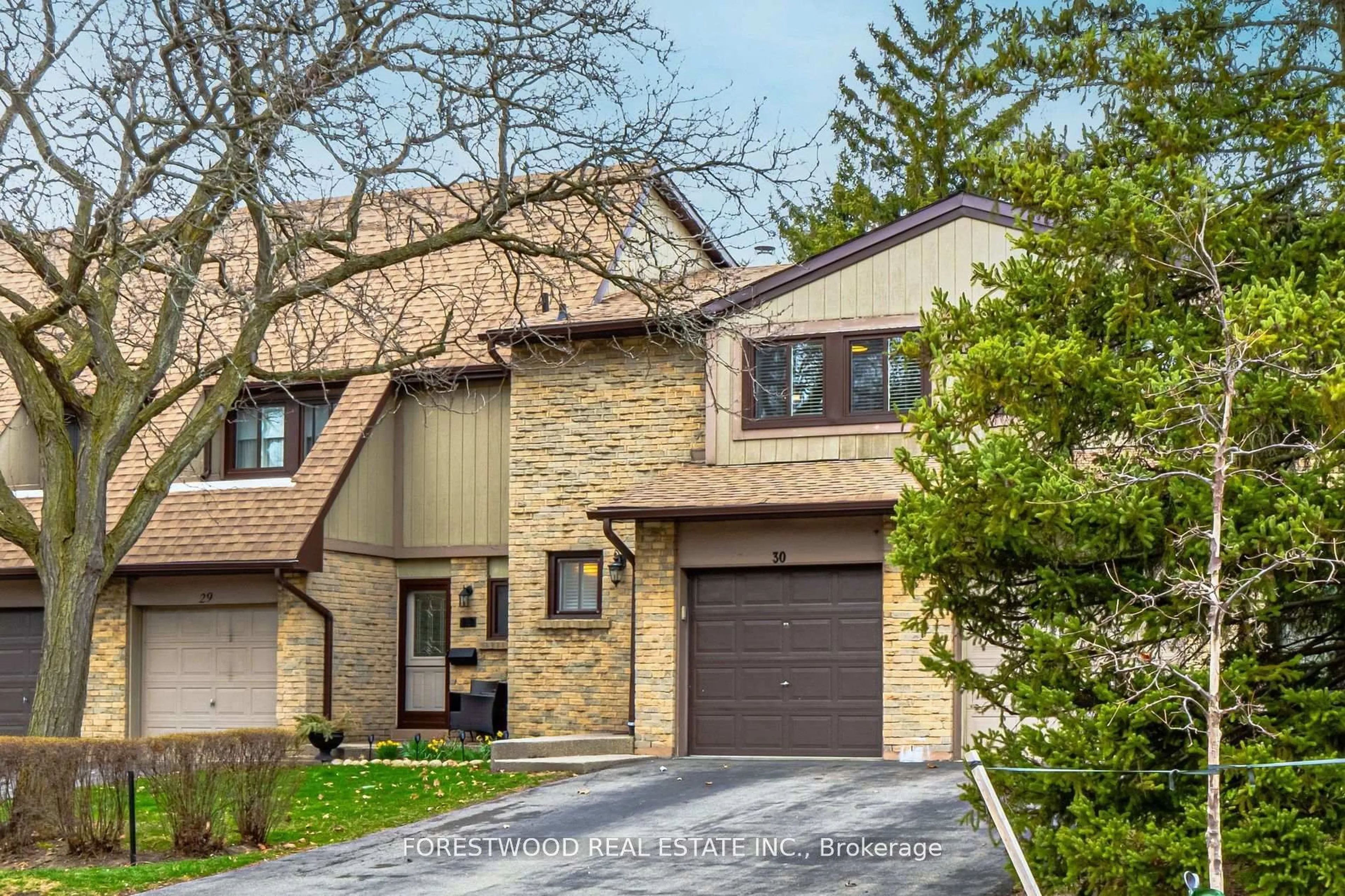 Home with brick exterior material, street for 3345 Silverado Dr #30, Mississauga Ontario L5A 3Y8