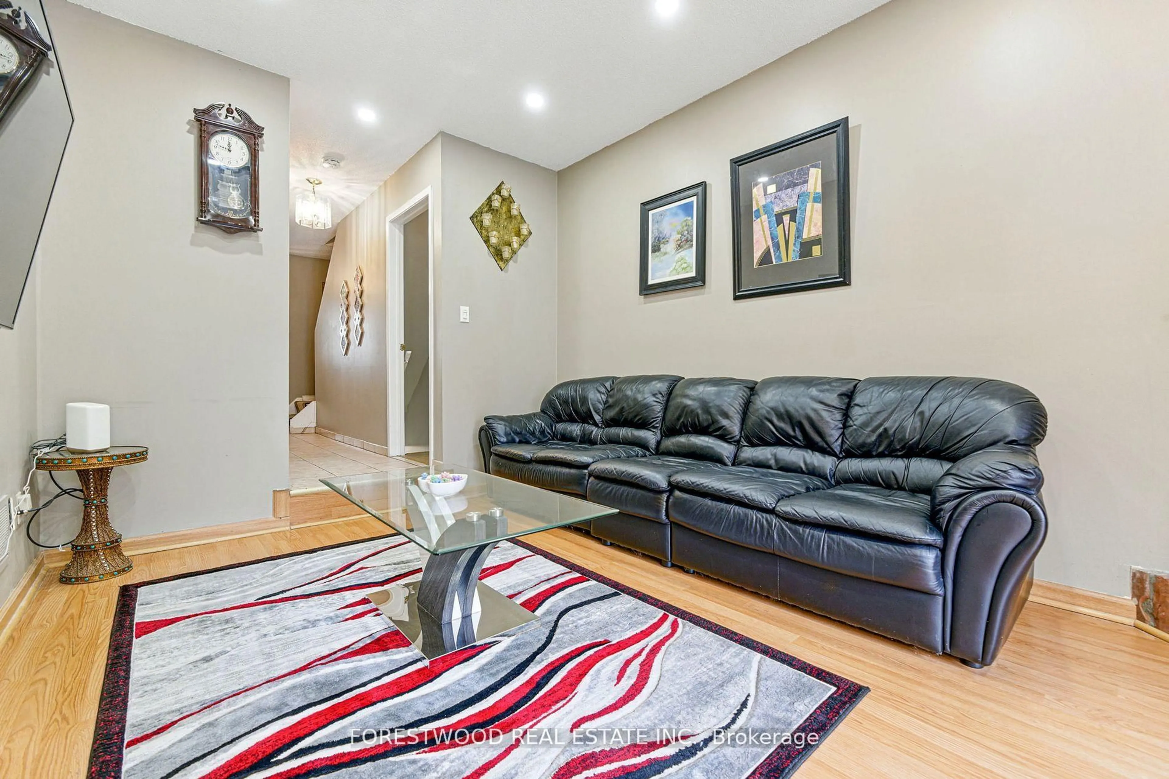 Living room with furniture, unknown for 3345 Silverado Dr #30, Mississauga Ontario L5A 3Y8