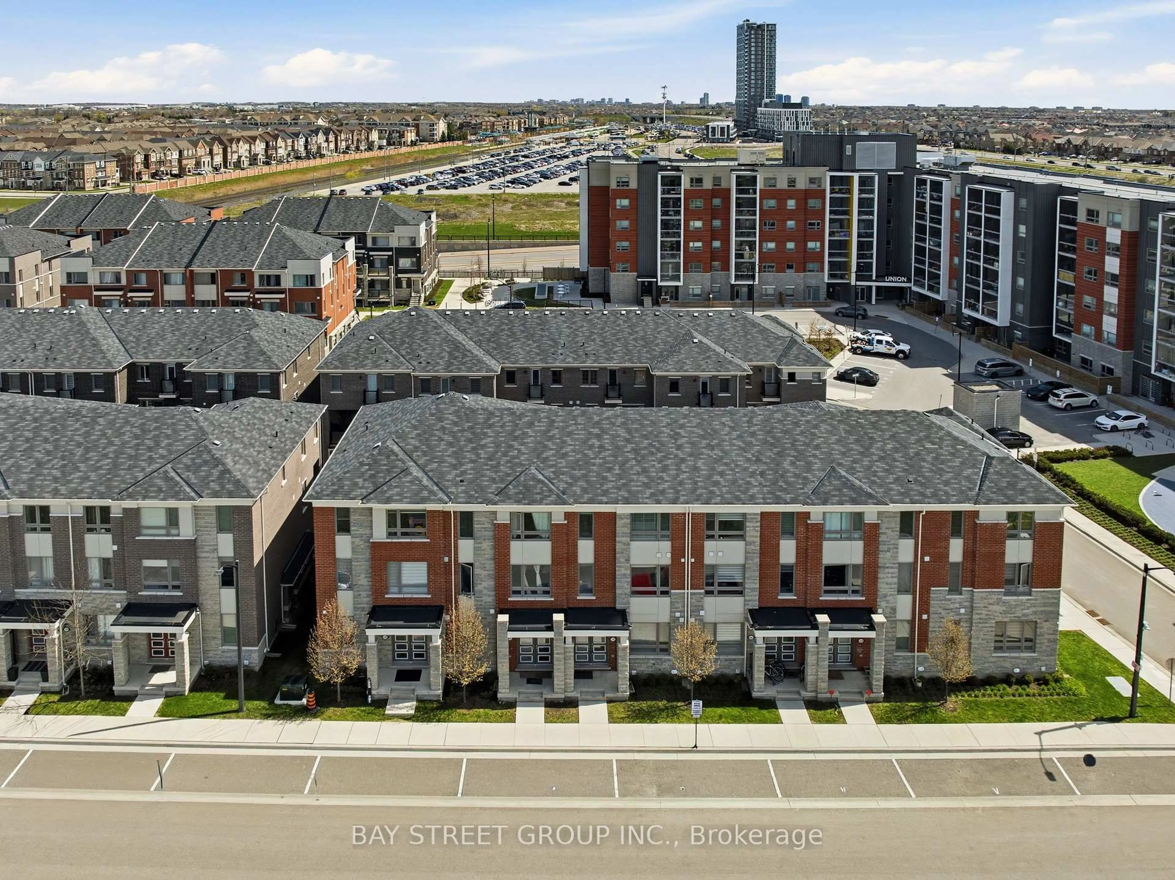 A pic from outside/outdoor area/front of a property/back of a property/a pic from drone, city buildings view from balcony for 334 Lagerfeld Dr, Brampton Ontario L7A 5G8