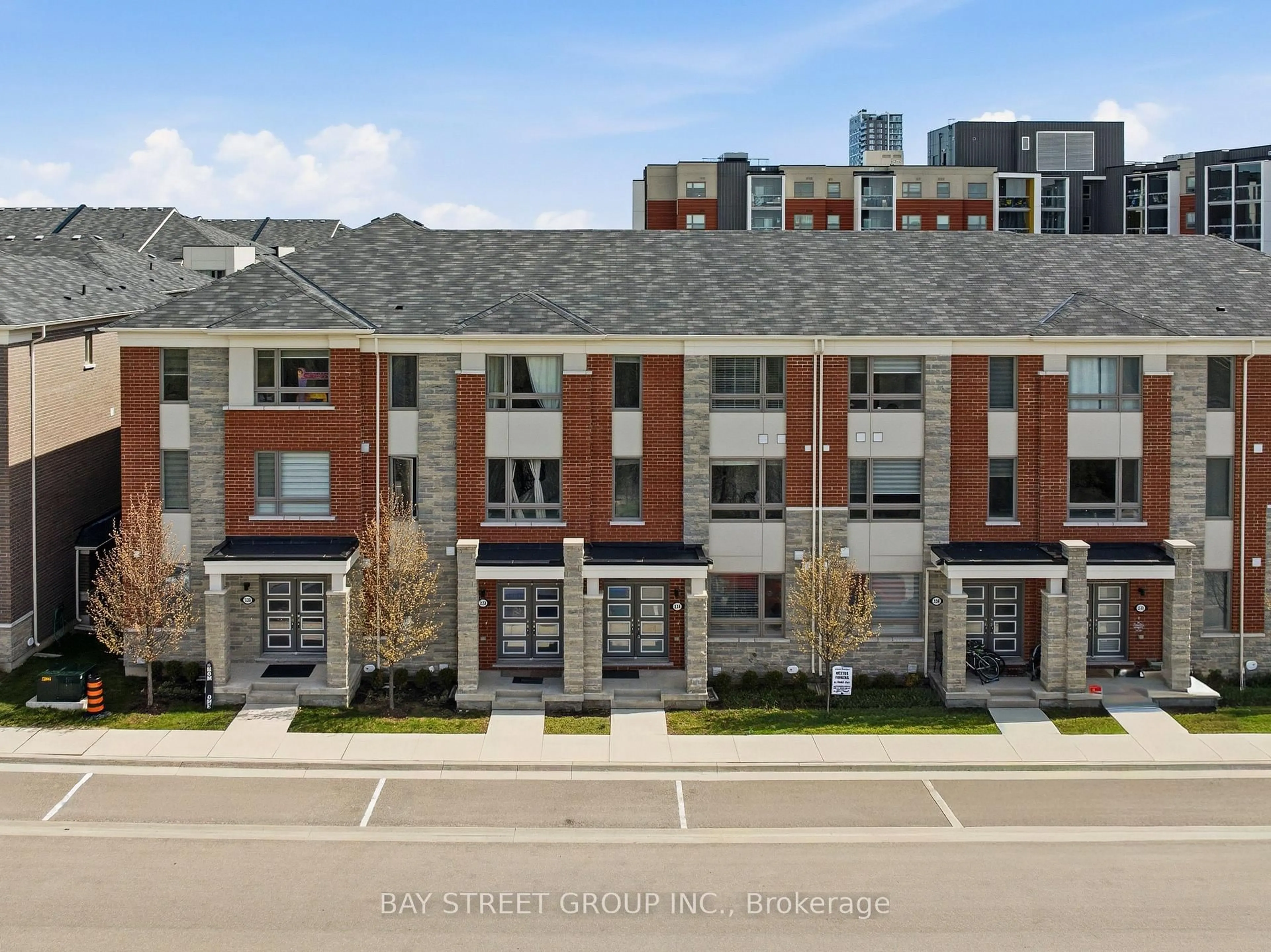A pic from outside/outdoor area/front of a property/back of a property/a pic from drone, unknown for 334 Lagerfeld Dr, Brampton Ontario L7A 5G8