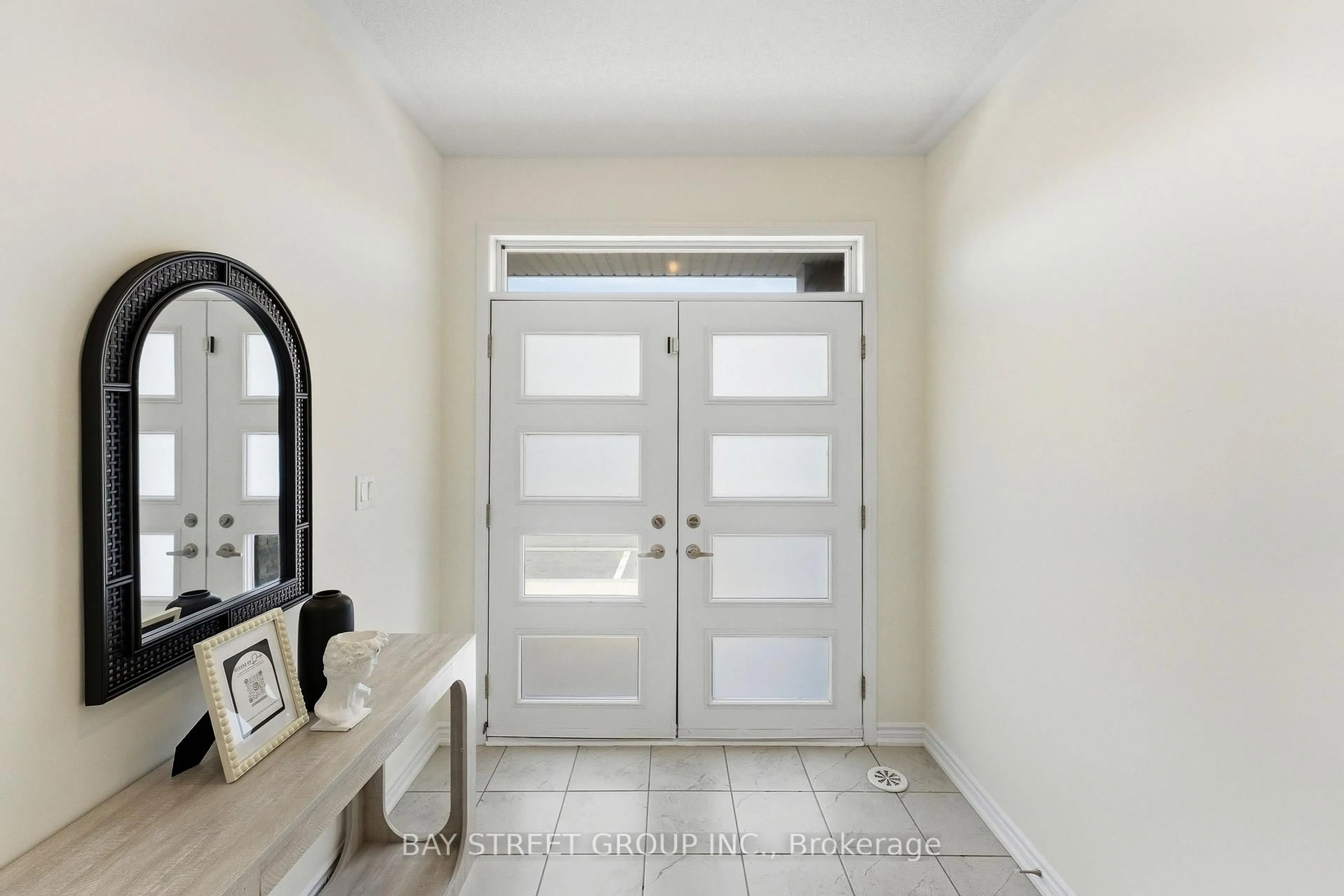 Indoor entryway for 334 Lagerfeld Dr, Brampton Ontario L7A 5G8