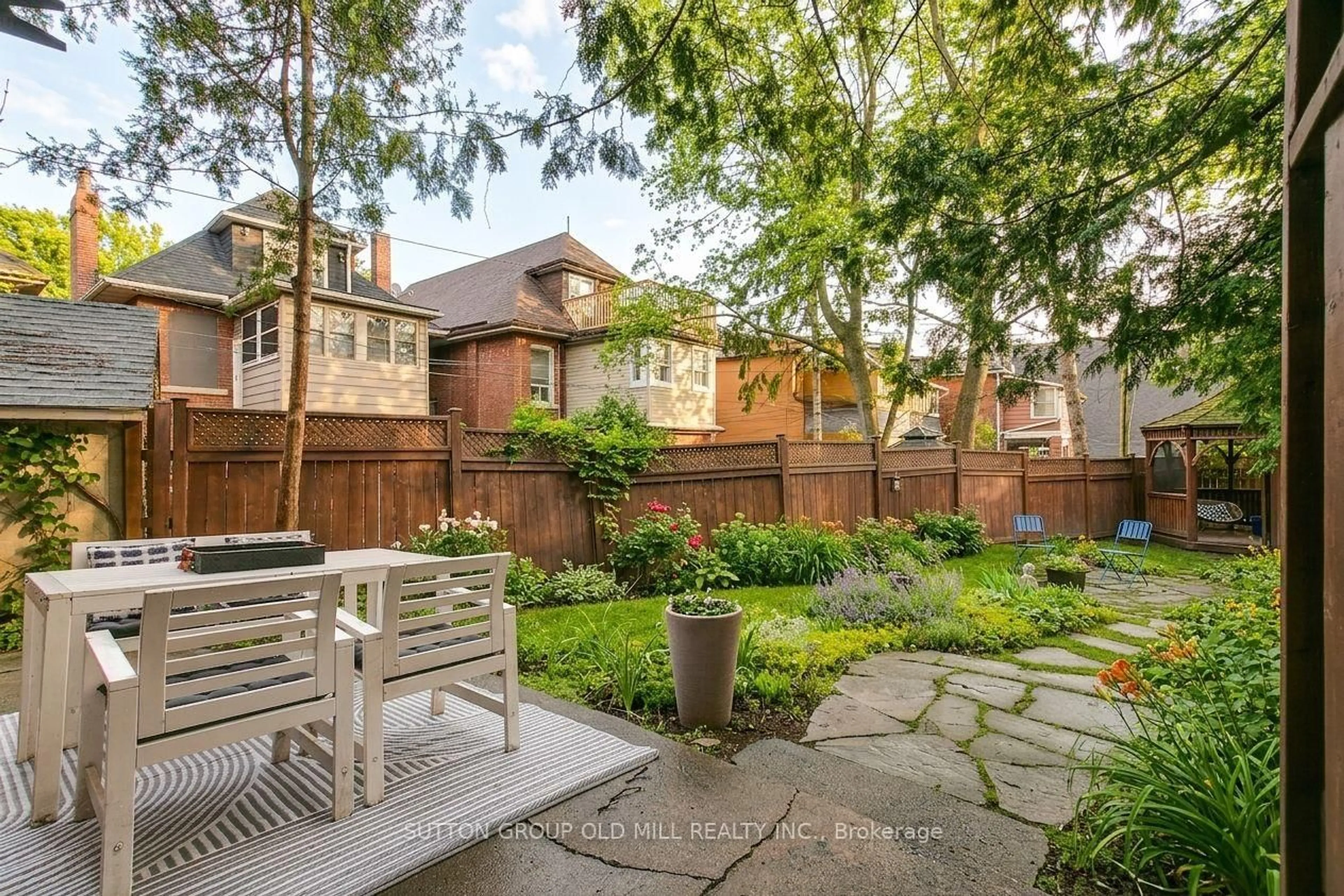 Patio, street for 1 Algonquin Ave, Toronto Ontario M6R 1K6