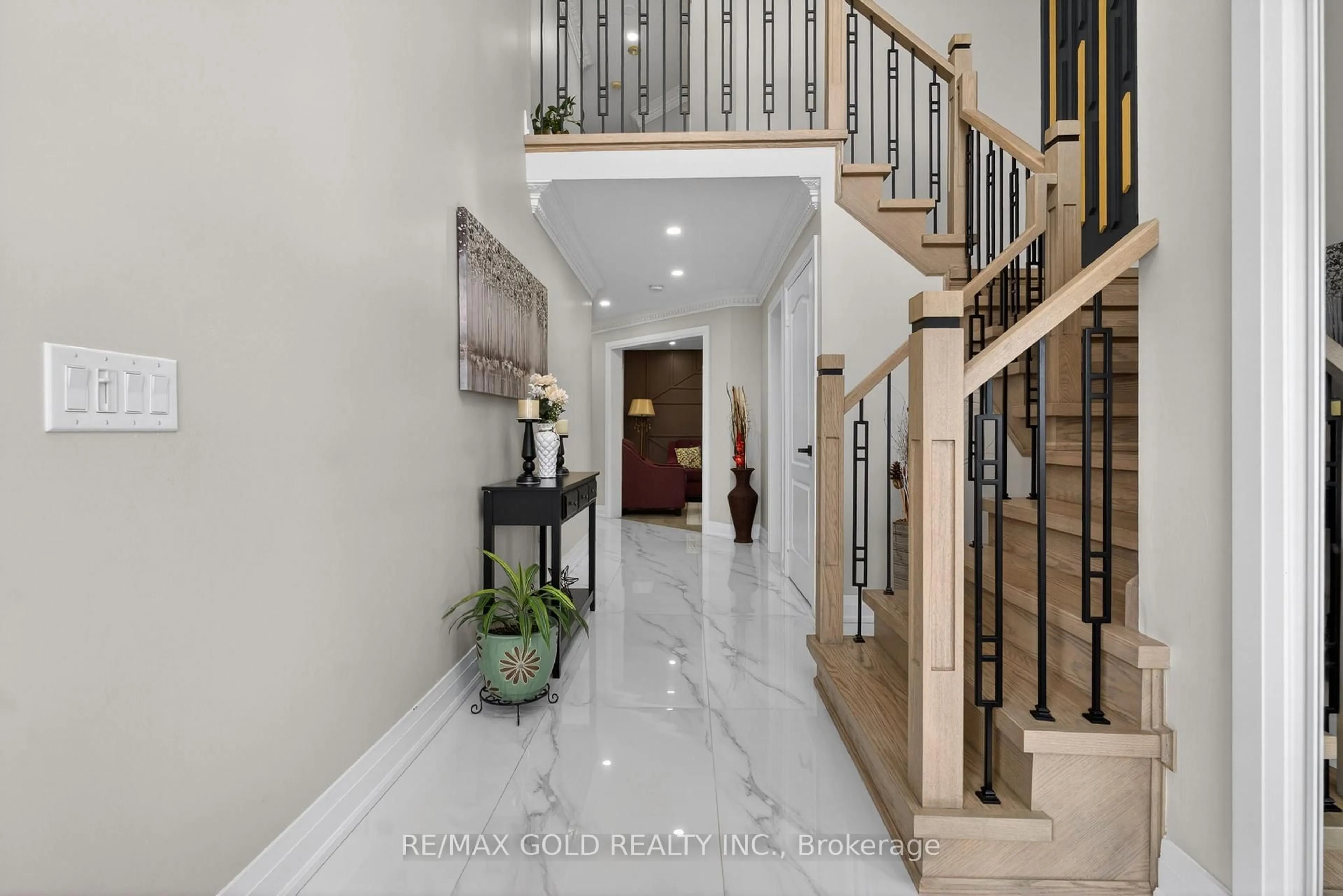 Indoor foyer for 151 Brisdale Dr, Brampton Ontario L7A 2Y8