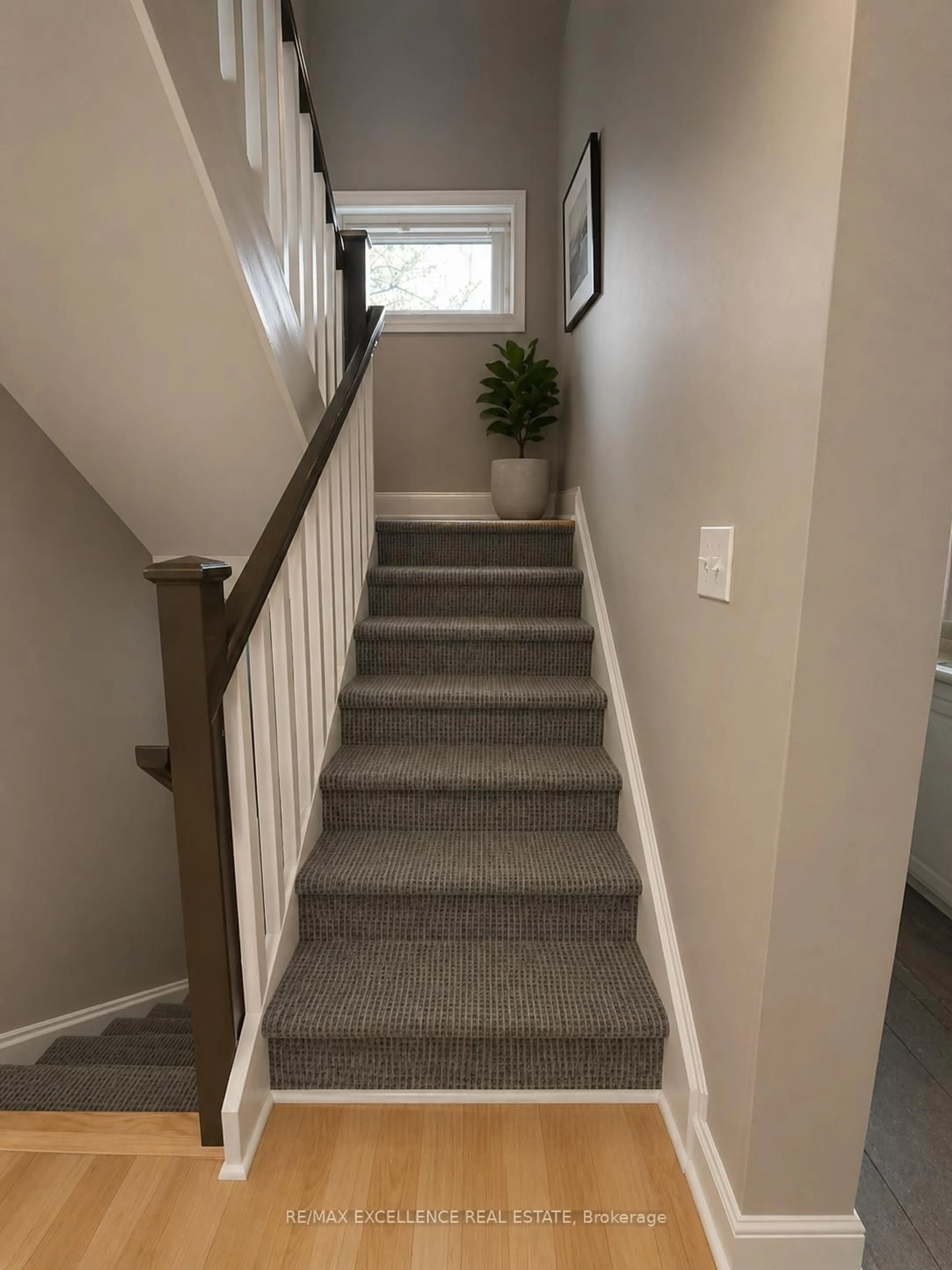 Stairs for 20 C Hoskins Sq, Brampton Ontario L6S 2N6